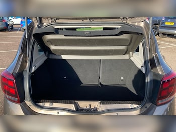 Used Dacia Sandero Stepway 2017 for sale - 77116403: Photo