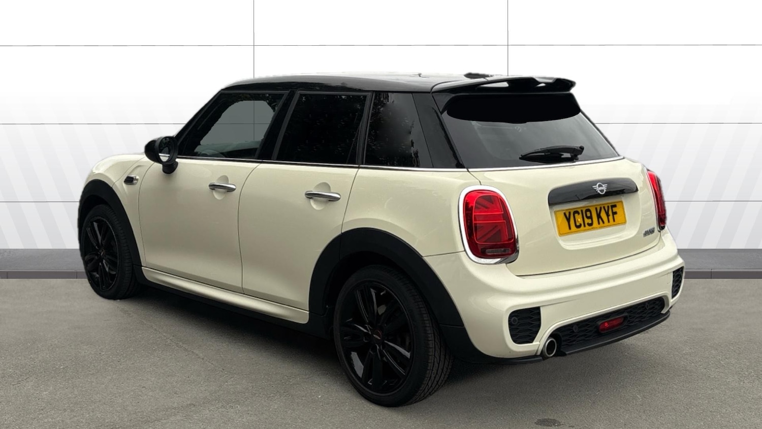 Used MINI Hatch 2019 for sale - 76845751: Photo 2