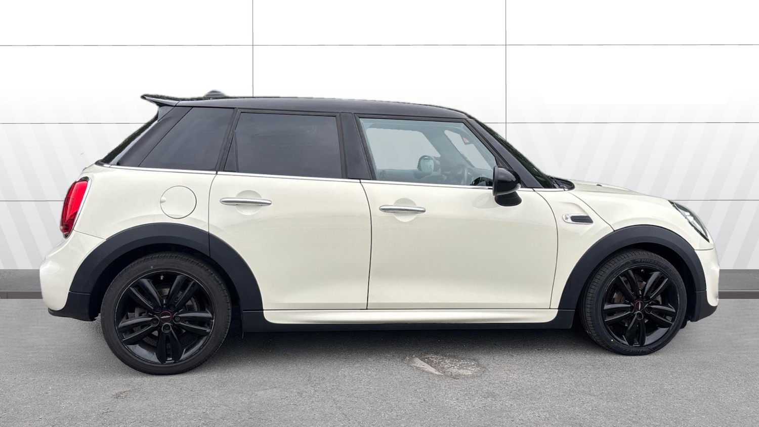 Used MINI Hatch 2019 for sale - 76845751: Photo 5