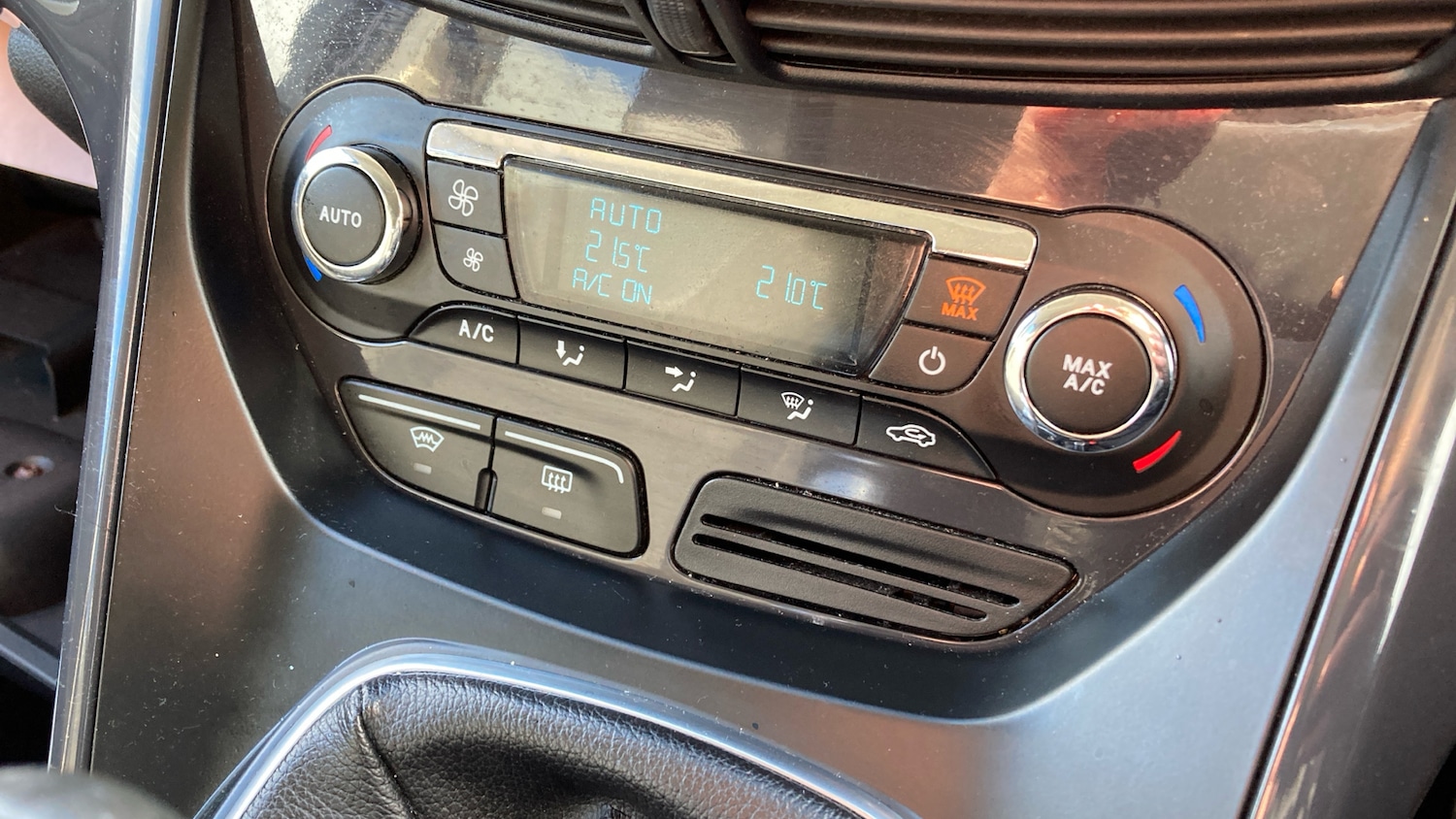 Used Ford Kuga 2014 for sale - 77300904: Photo 27