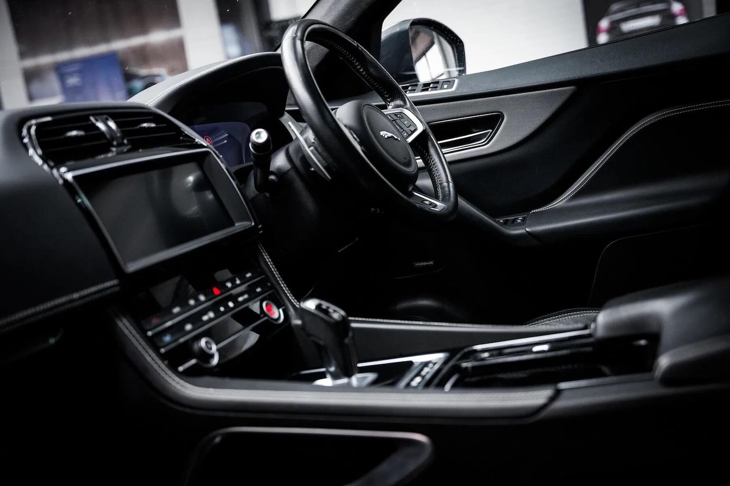 Used Jaguar F-Pace 2019 for sale - 77174665: Photo 2