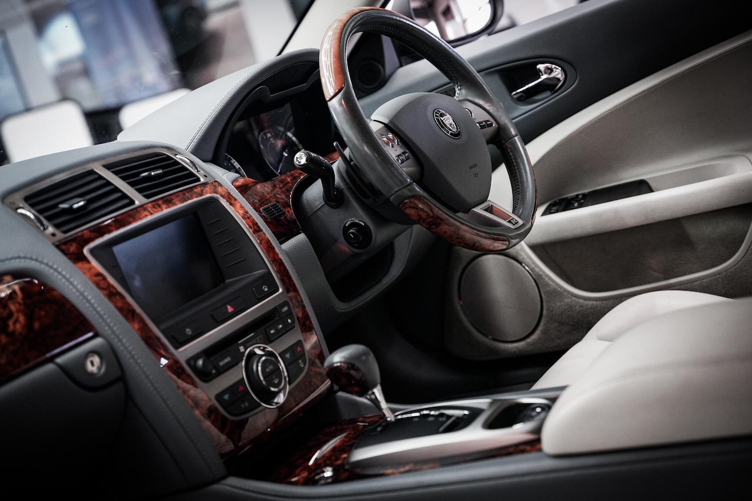 Used Jaguar XKR 2007 for sale - 77440290: Photo 2