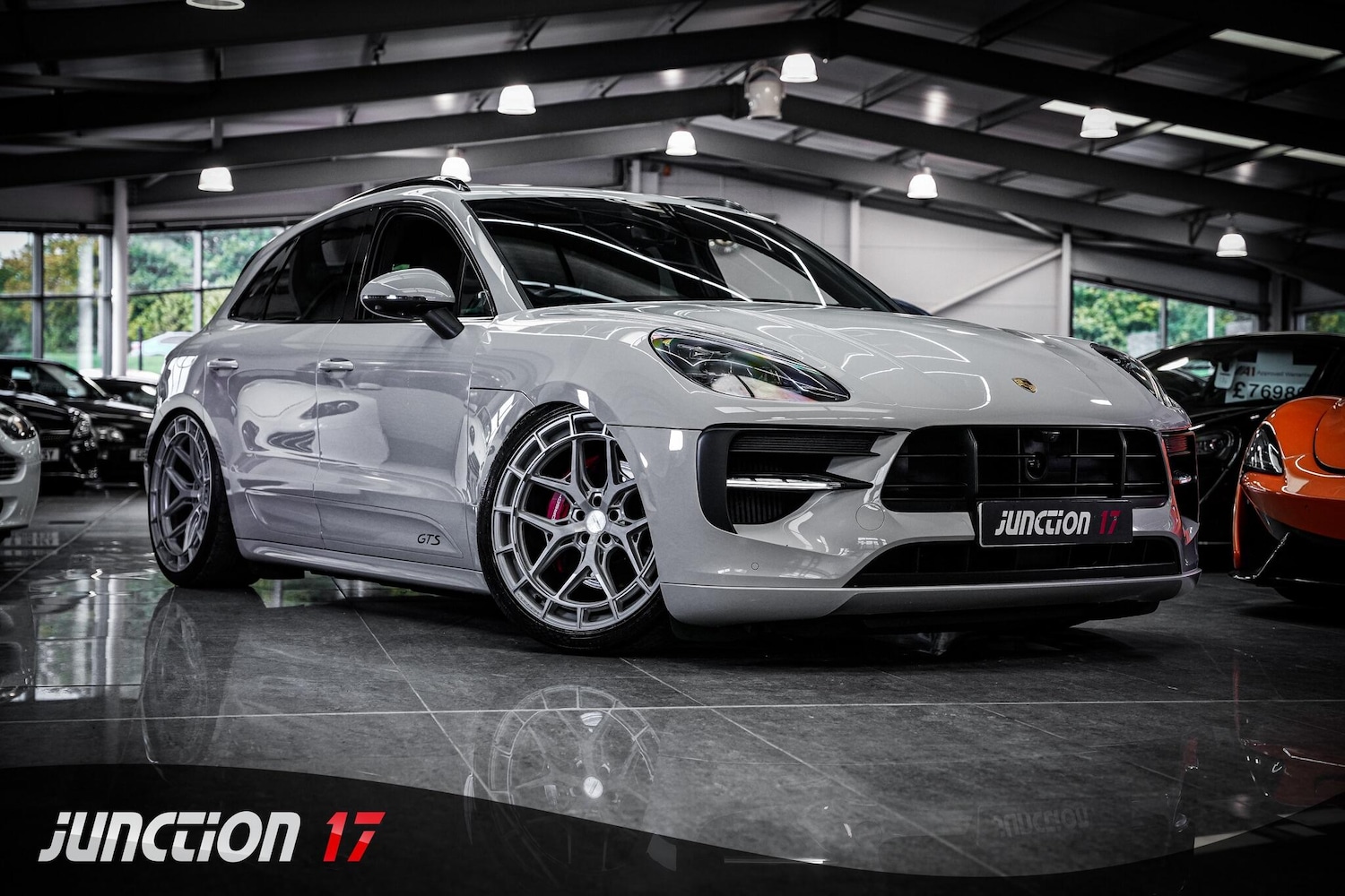 Used Porsche Macan 2021 for sale - 76658425: Photo 1