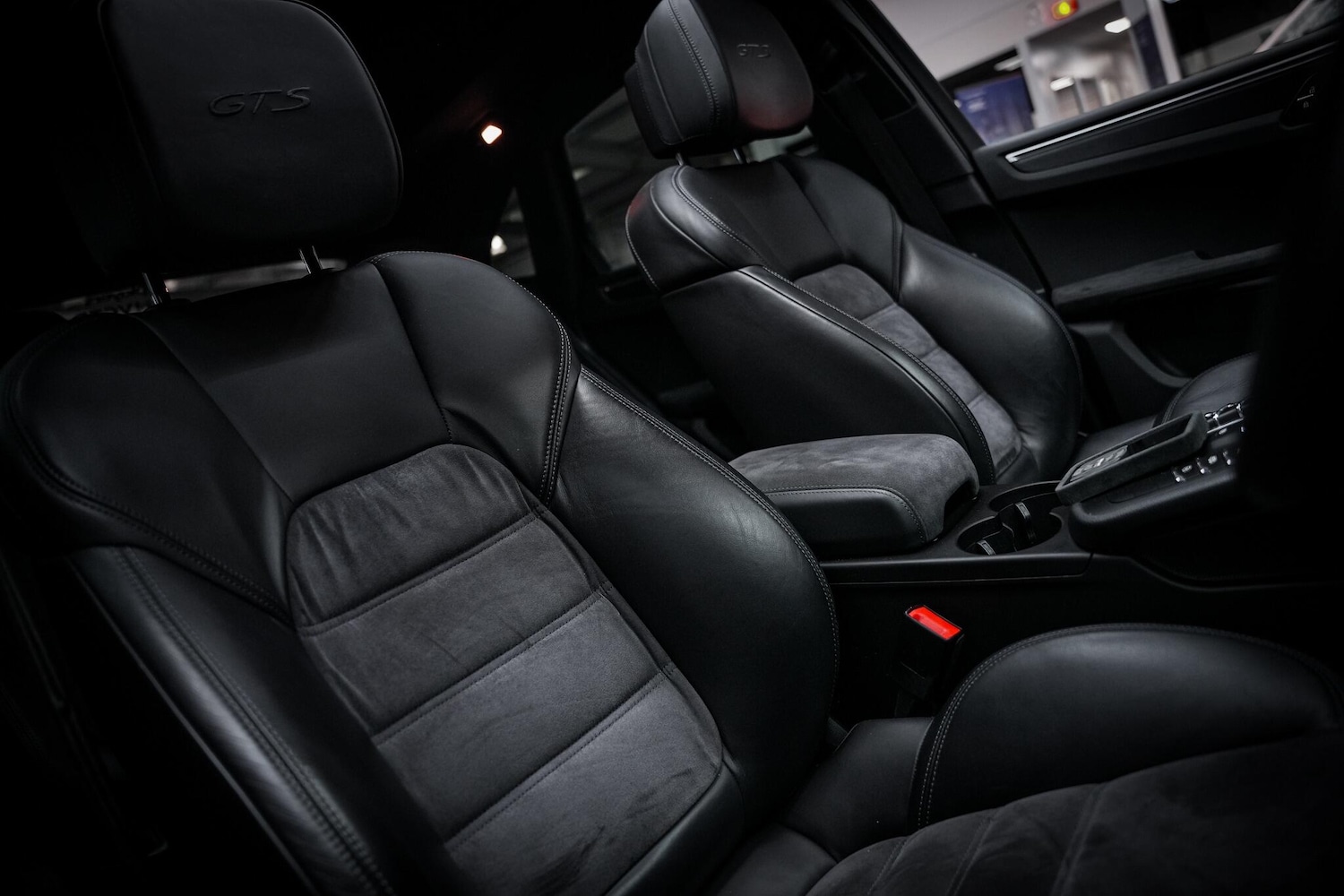 Used Porsche Macan 2021 for sale - 76658425: Photo 17