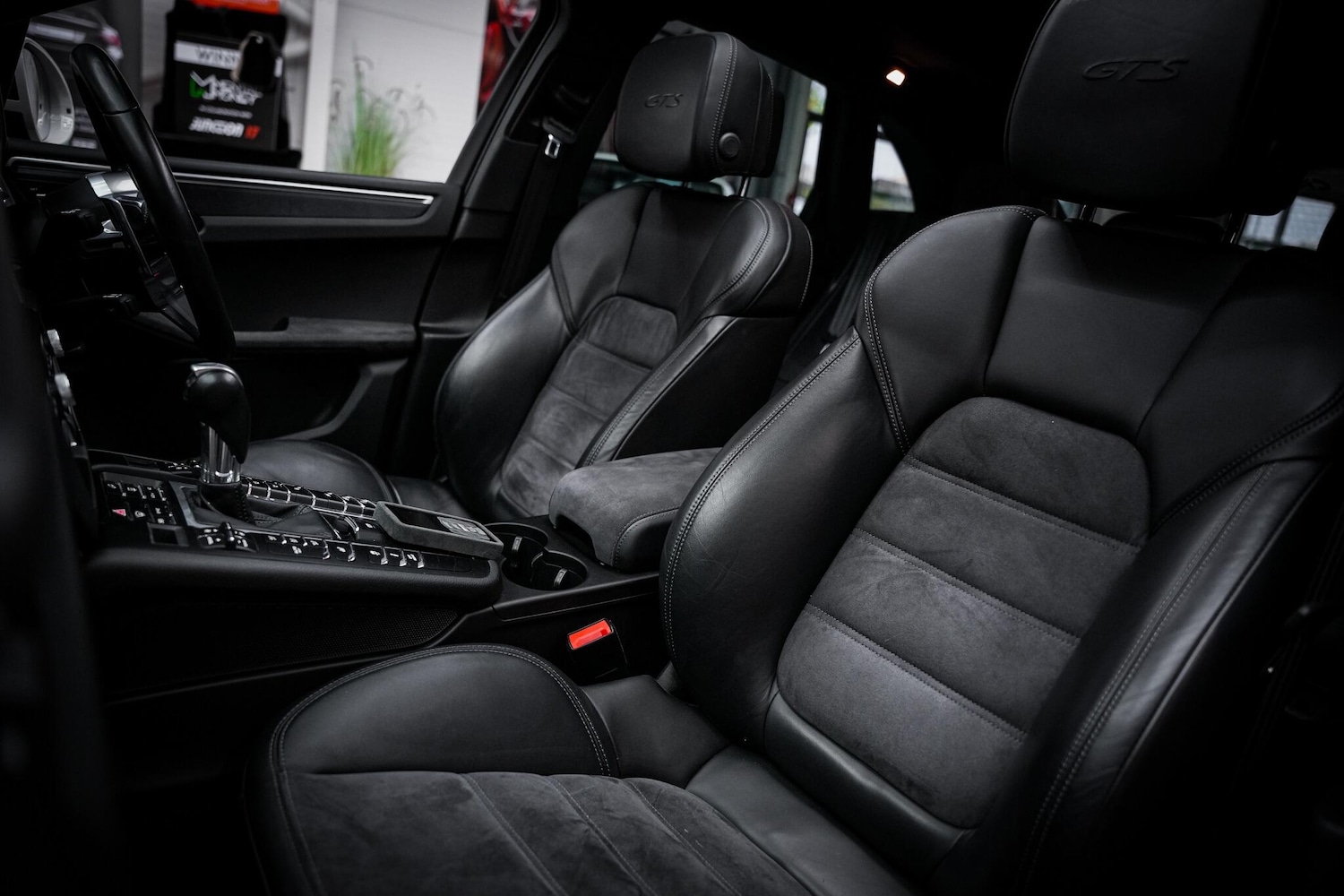 Used Porsche Macan 2021 for sale - 76658425: Photo 23