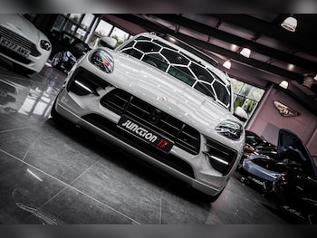 Used Porsche Macan 2021 for sale - 76658425: Photo