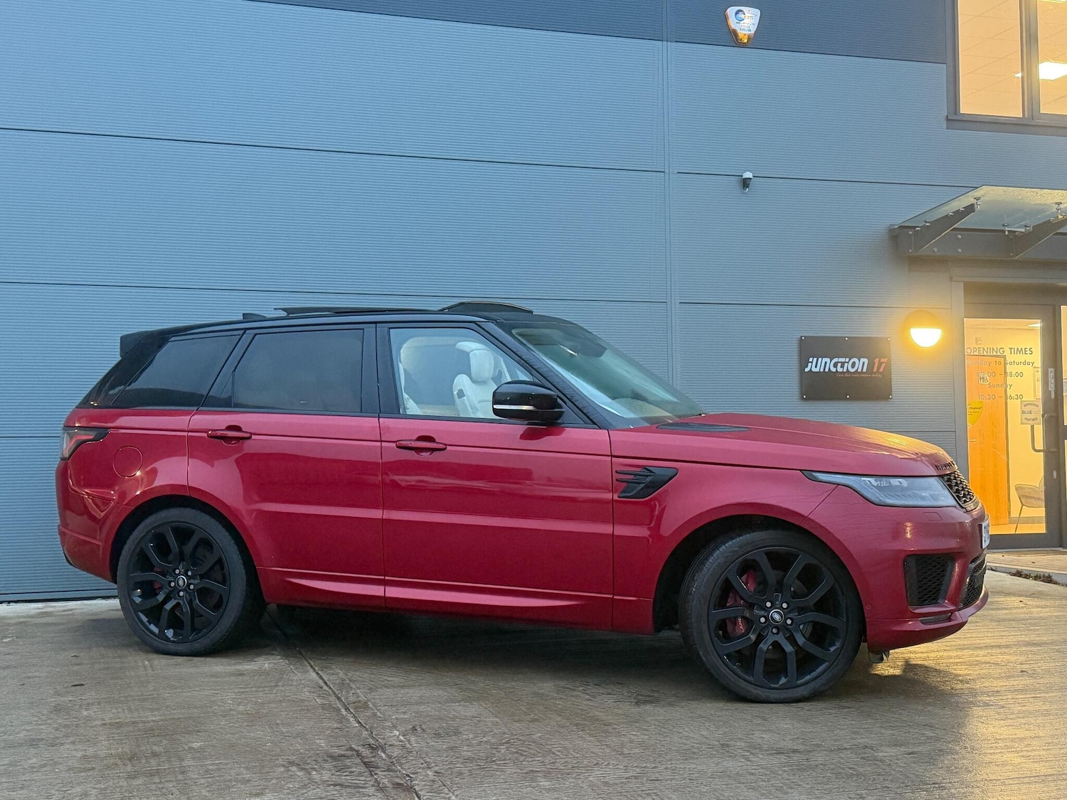 Used Land Rover Range Rover Sport 2018 for sale - 77144279: Photo 2