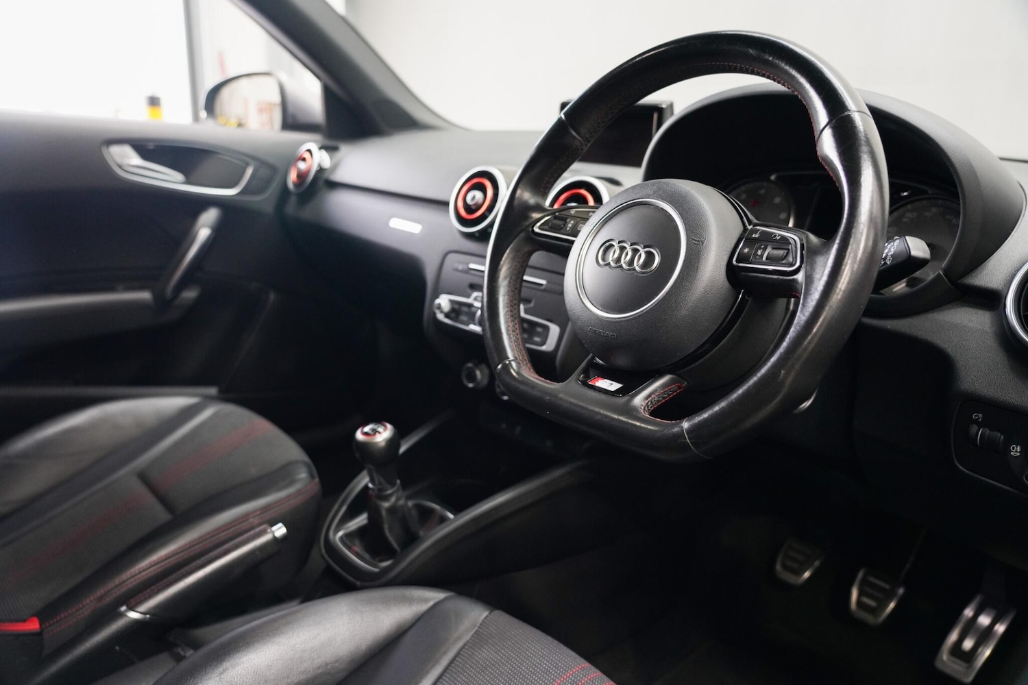 Used Audi A1 2016 for sale - 76765105: Photo 2