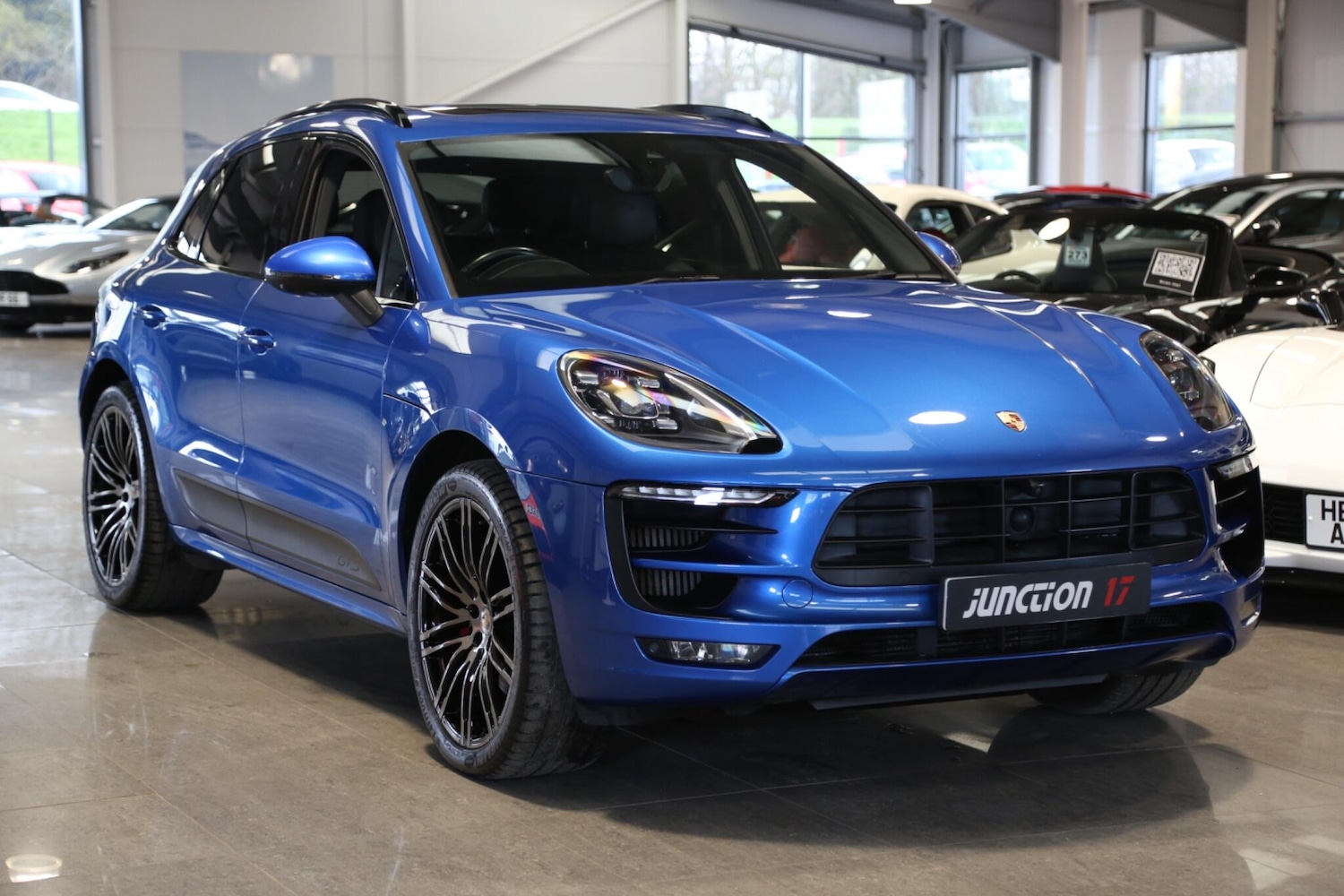 Used Porsche Macan 2017 for sale - 78204524: Photo 2
