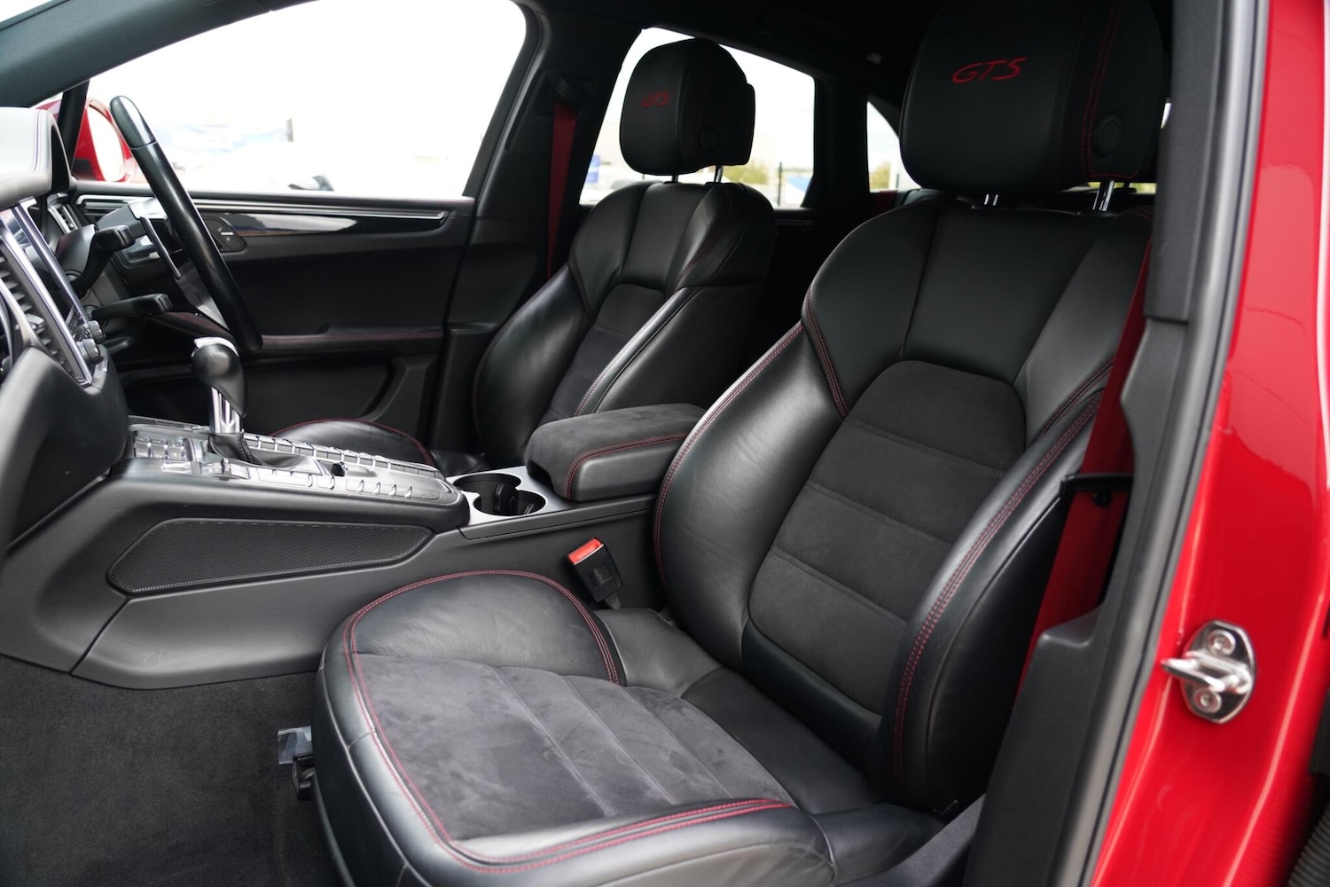 Used Porsche Macan 2017 for sale - 76657359: Photo 13