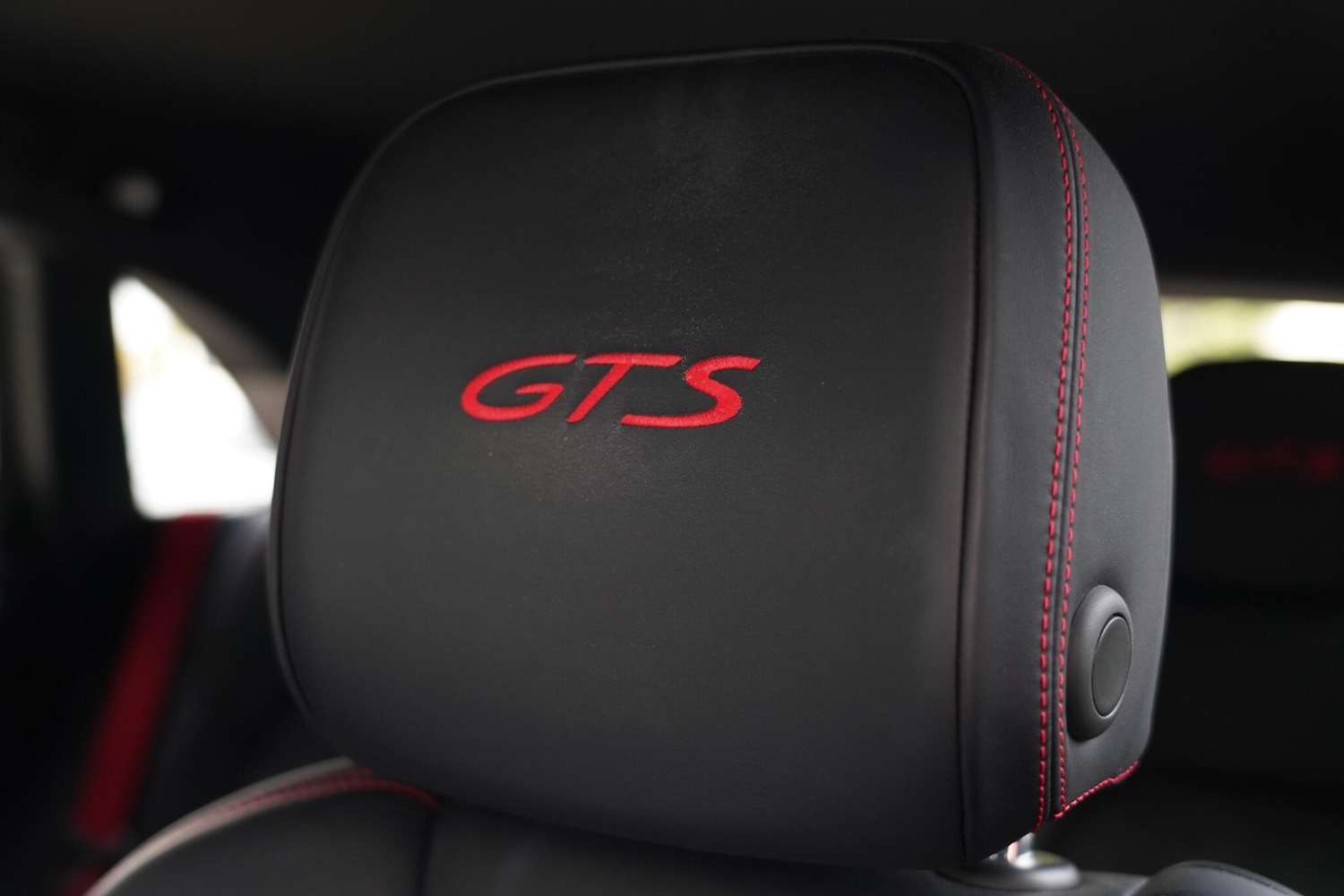 Used Porsche Macan 2017 for sale - 76657359: Photo 24