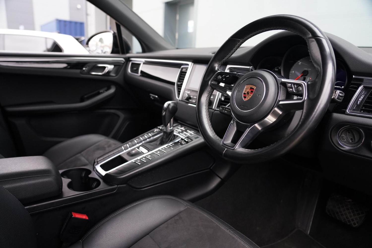 Used Porsche Macan 2018 for sale - 77376515: Photo 2