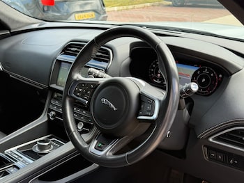 Used Jaguar F-Pace 2019 for sale - 78890967: Photo