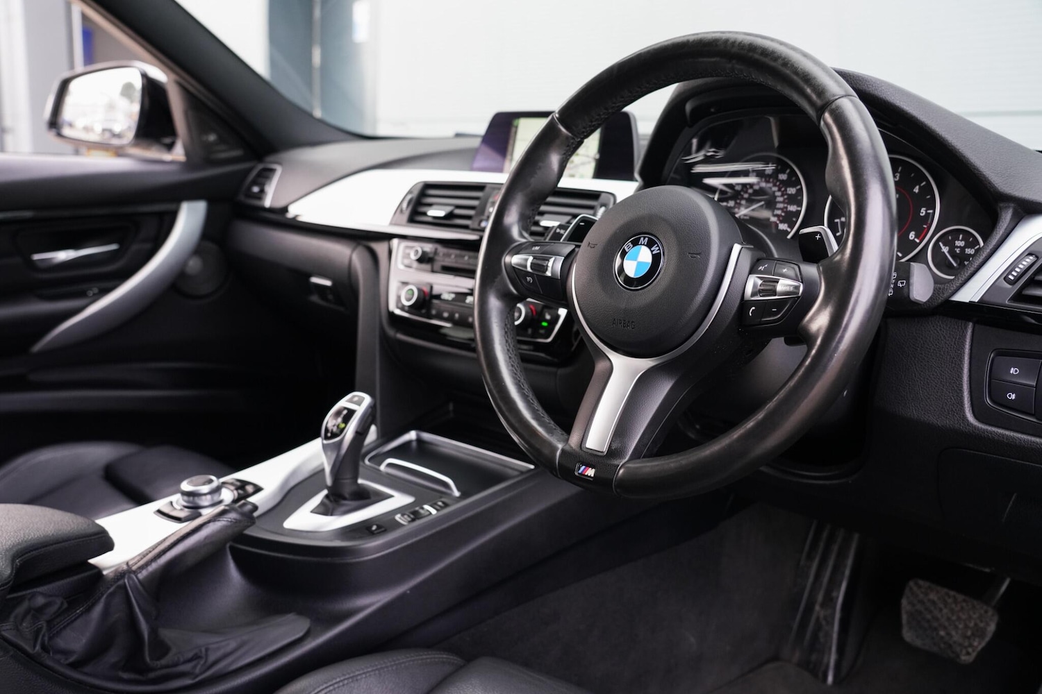 Used BMW 3 Series 2017 for sale - 77784277: Photo 12