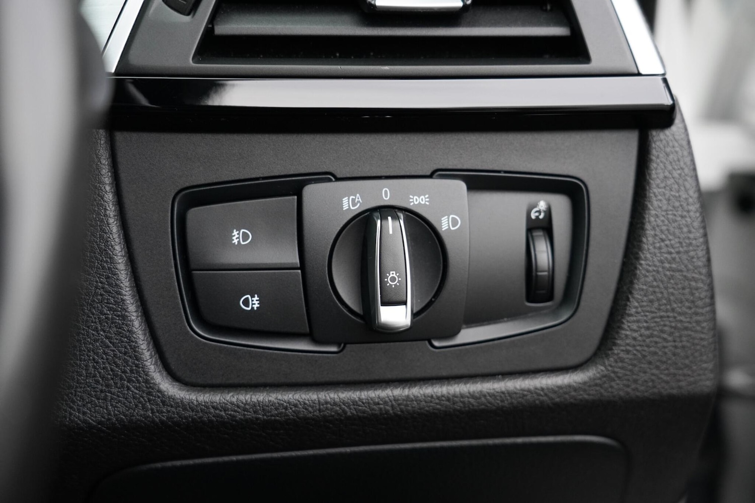 Used BMW 3 Series 2017 for sale - 77784277: Photo 31