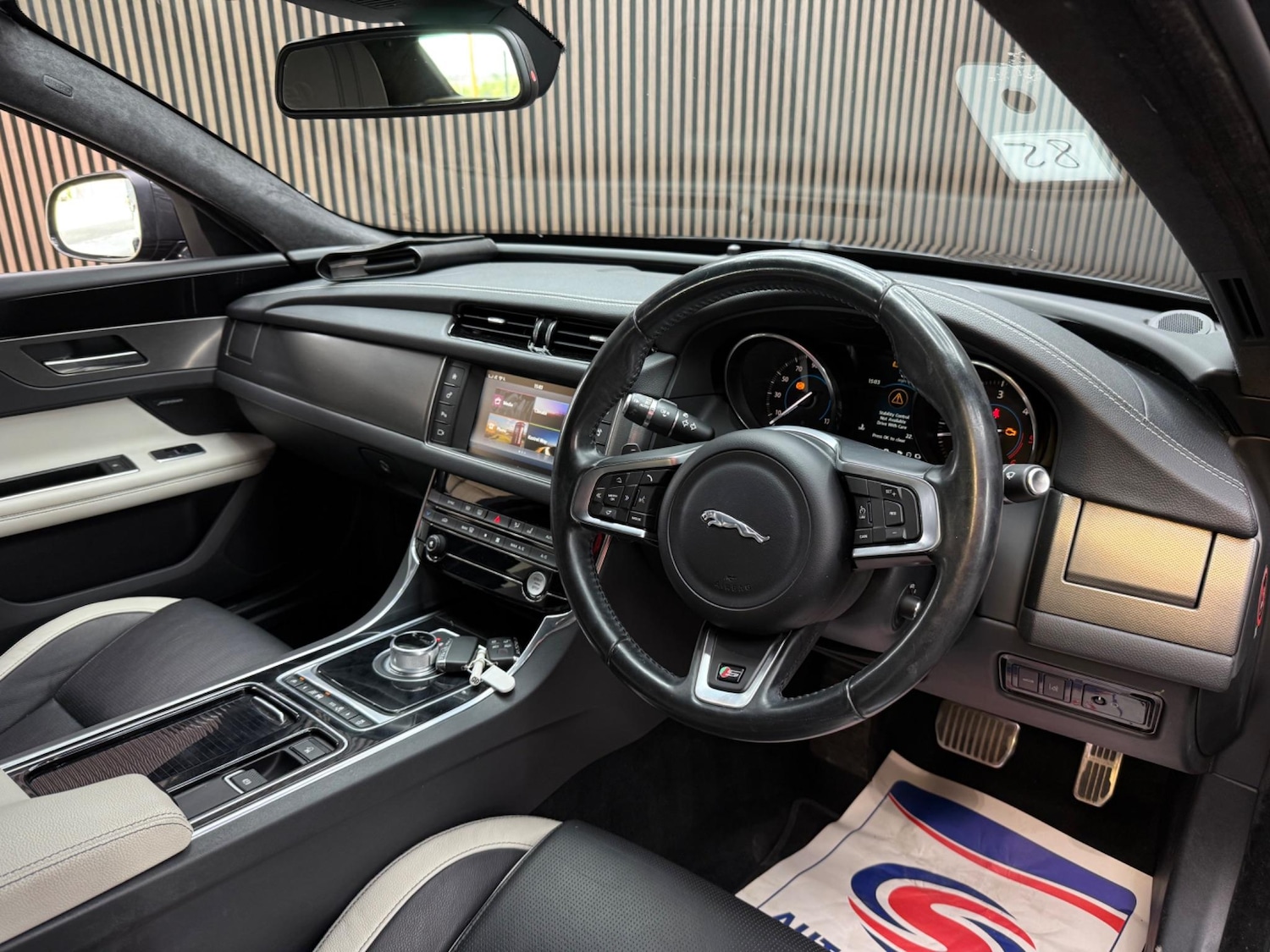 Used Jaguar XF 2016 for sale - 76657386: Photo 11