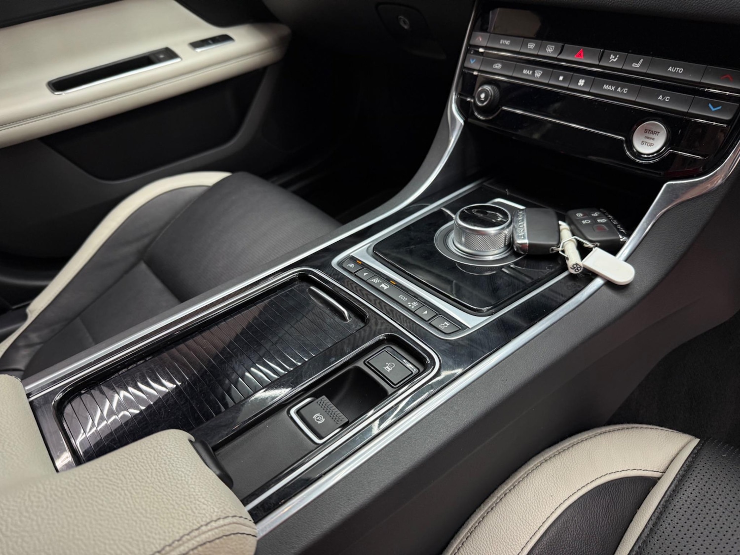 Used Jaguar XF 2016 for sale - 76657386: Photo 18