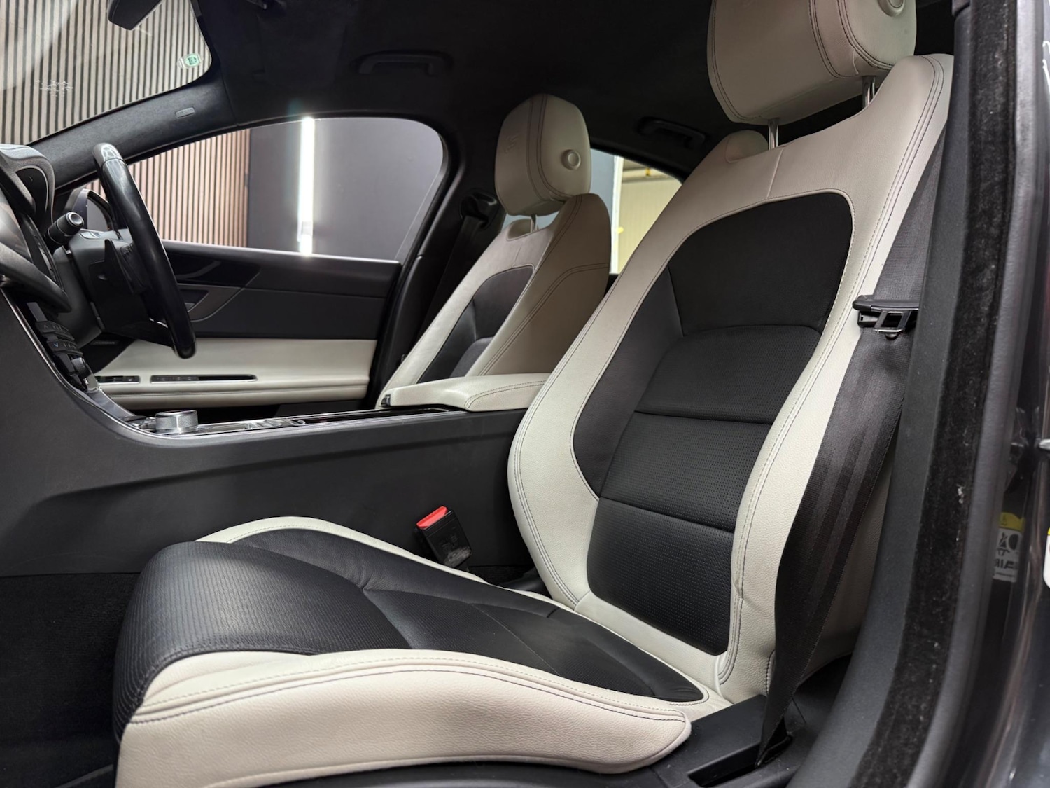 Used Jaguar XF 2016 for sale - 76657386: Photo 21