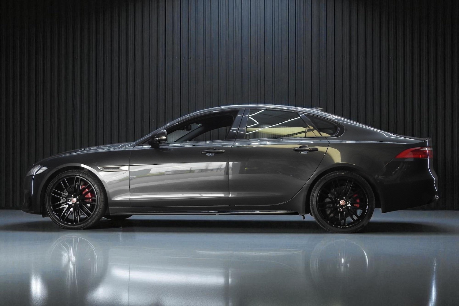 Used Jaguar XF 2016 for sale - 76657386: Photo 4