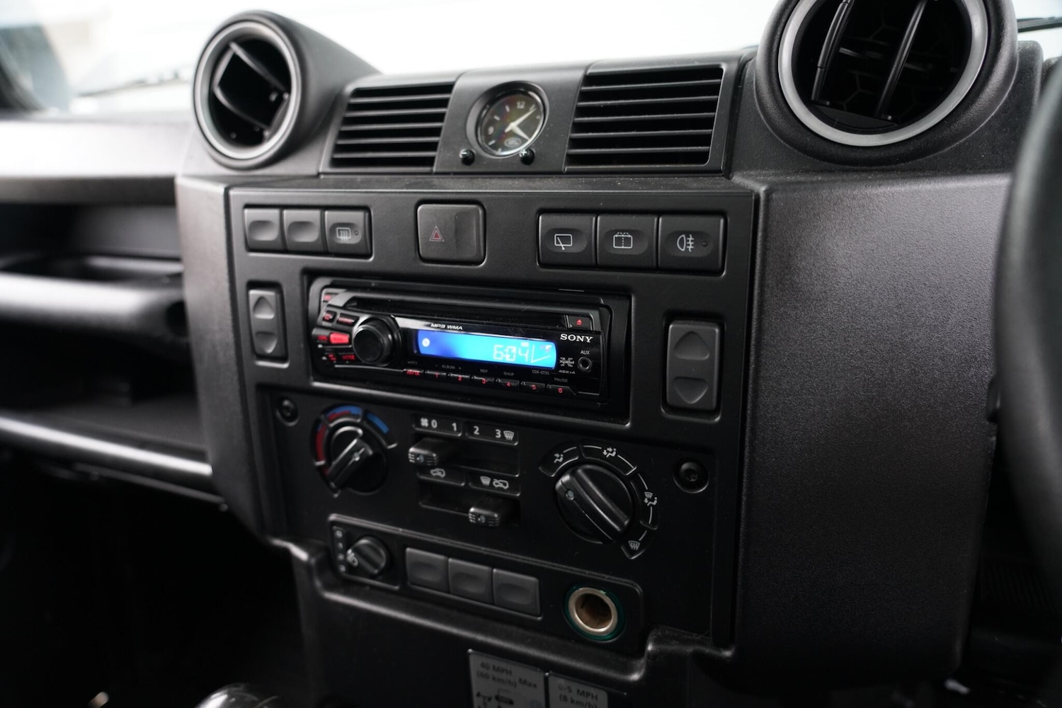 Used Land Rover Defender 2010 for sale - 76659432: Photo 23