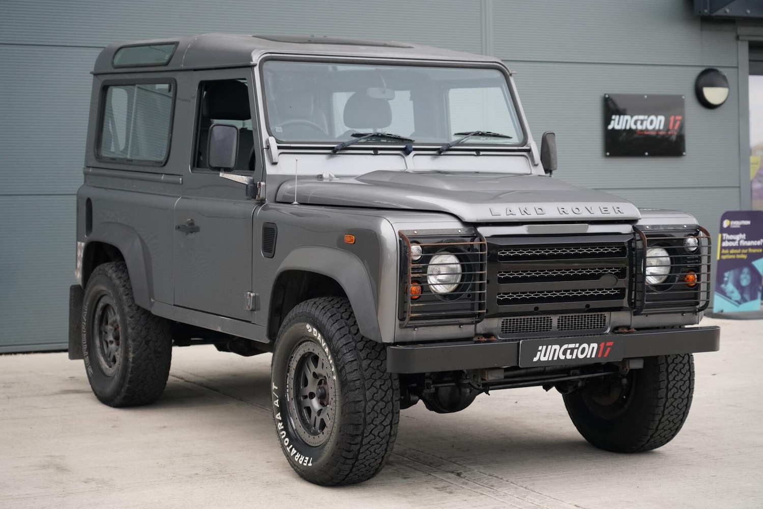 Used Land Rover Defender 2010 for sale - 76659432: Photo 4
