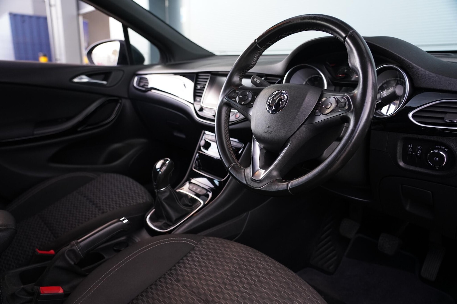 Used Vauxhall Astra 2018 for sale - 76657812: Photo 2