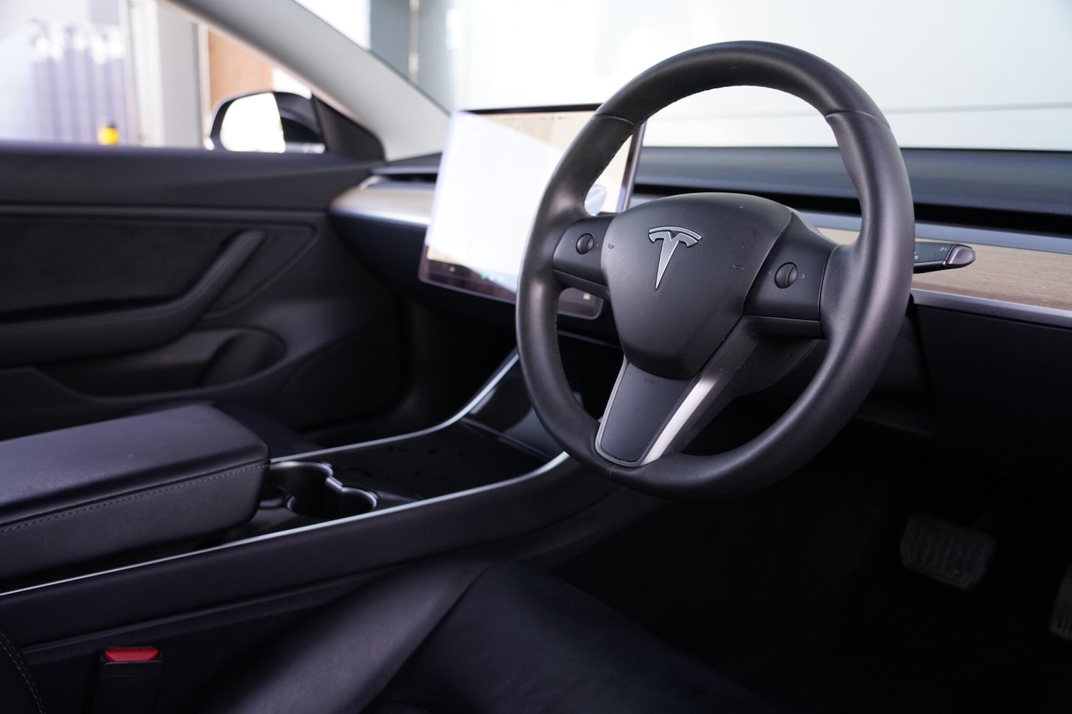 Used Tesla Model 3 2019 for sale - 76657421: Photo 2
