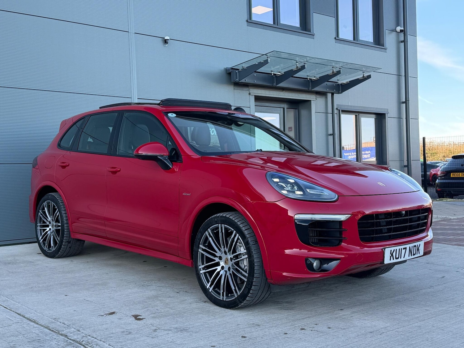 Used Porsche Cayenne 2017 for sale - 76667311: Photo 5