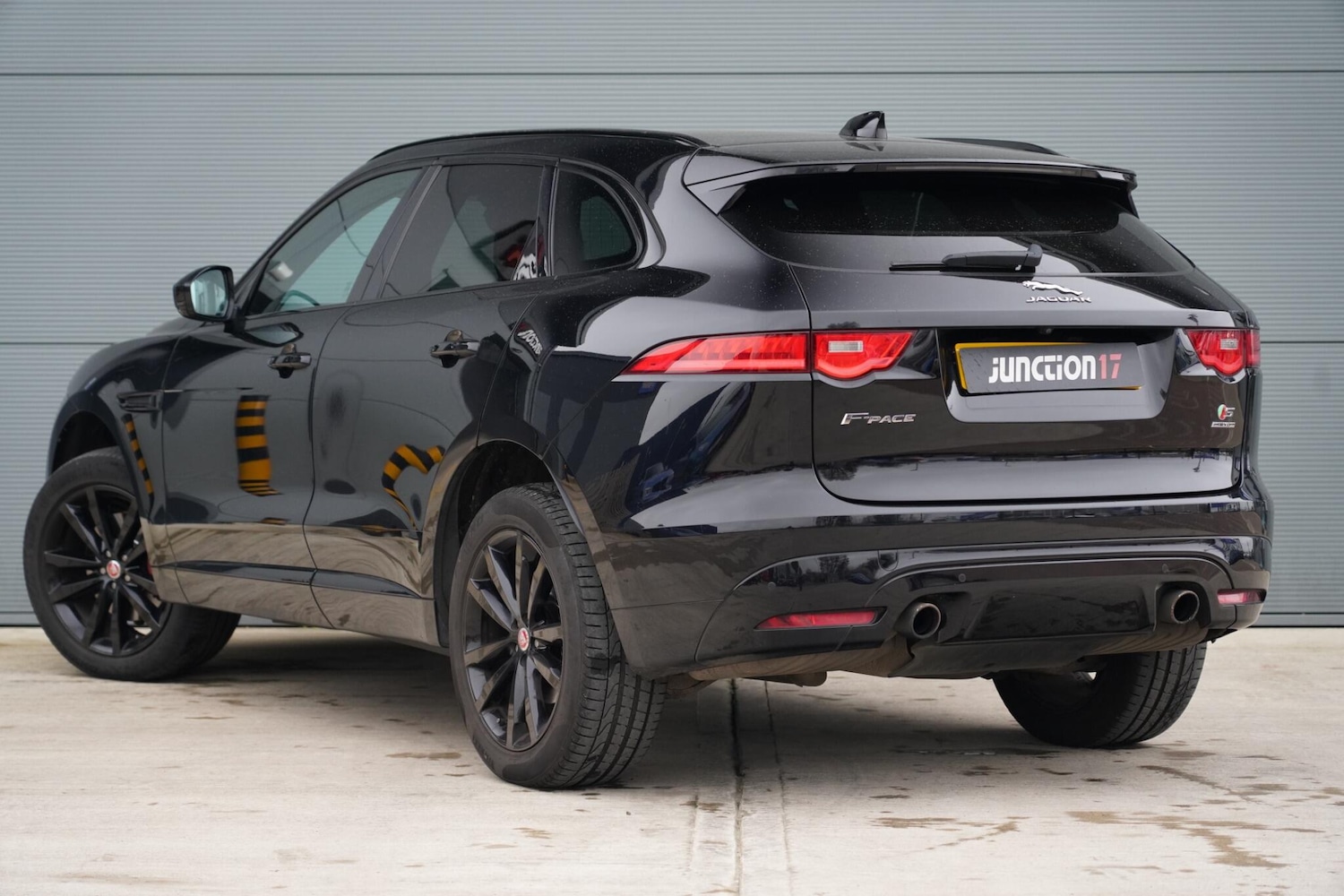 Used Jaguar F-Pace 2018 for sale - 77783776: Photo 2