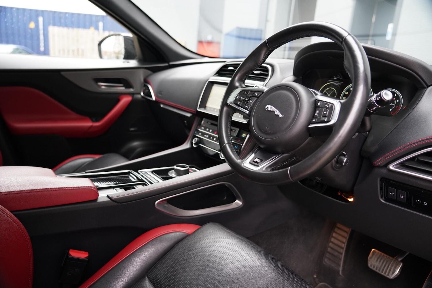 Used Jaguar F-Pace 2018 for sale - 77783776: Photo 4