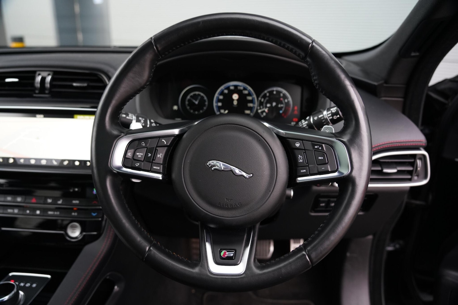 Used Jaguar F-Pace 2018 for sale - 77783776: Photo 5