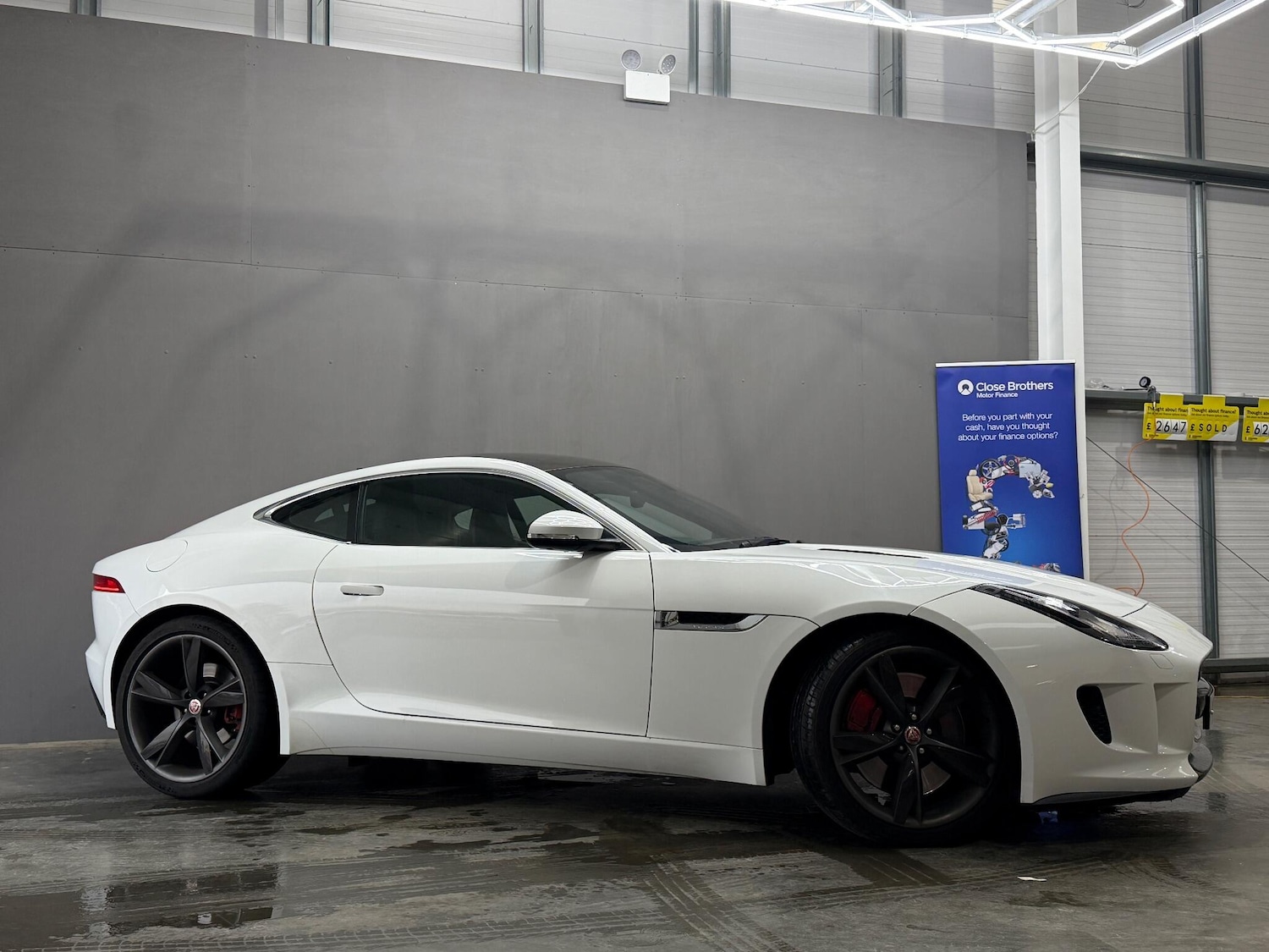 Used Jaguar F-Type 2015 for sale - 76965438: Photo 2