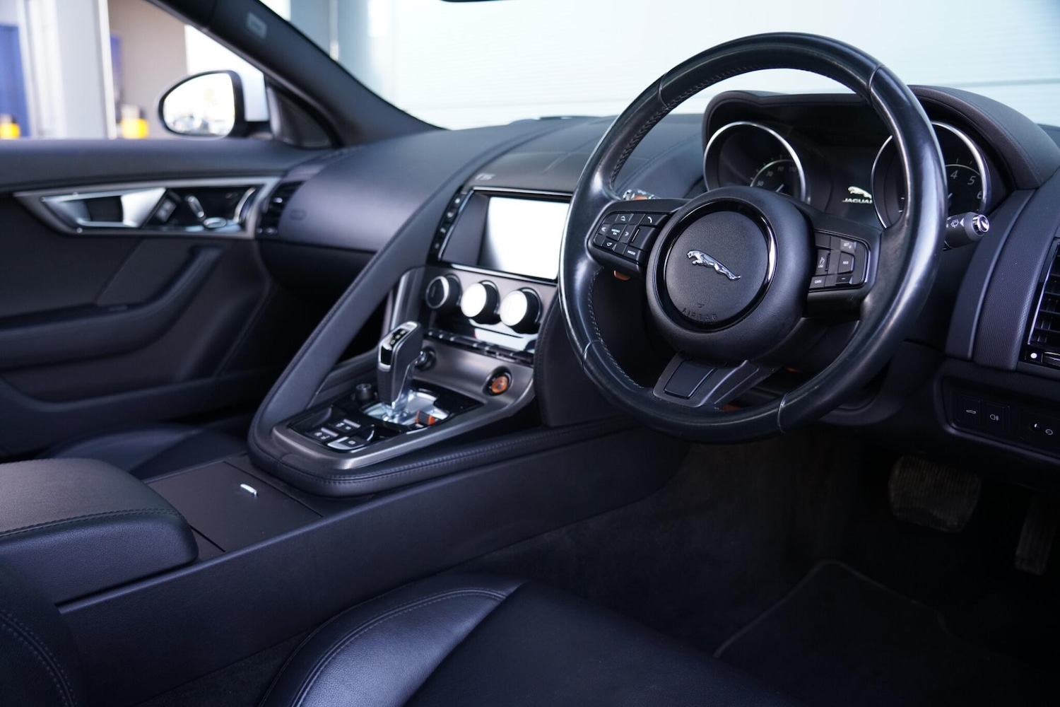 Used Jaguar F-Type 2015 for sale - 77066693: Photo 2