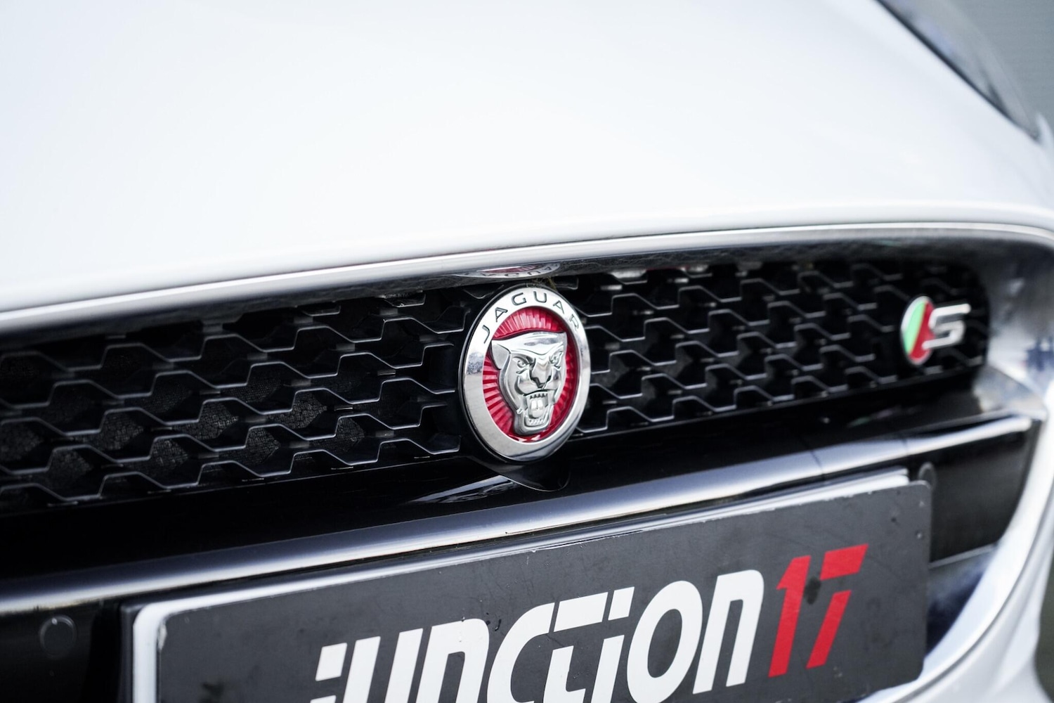 Used Jaguar F-Type 2015 for sale - 77066693: Photo 31