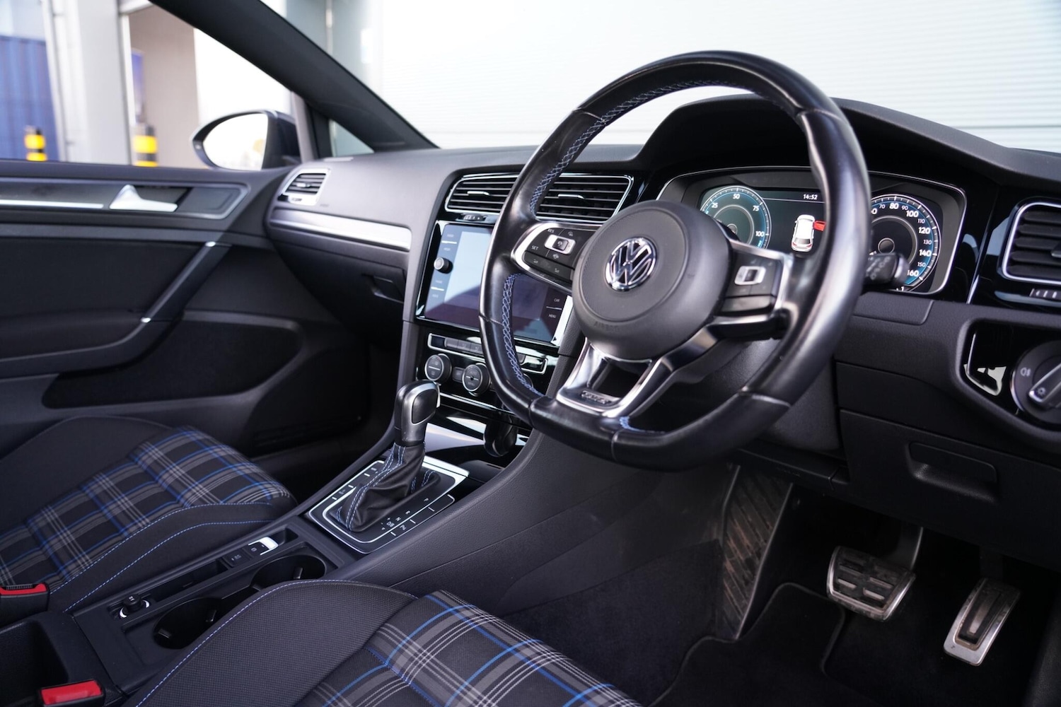 Used Volkswagen Golf 2020 for sale - 76855622: Photo 2