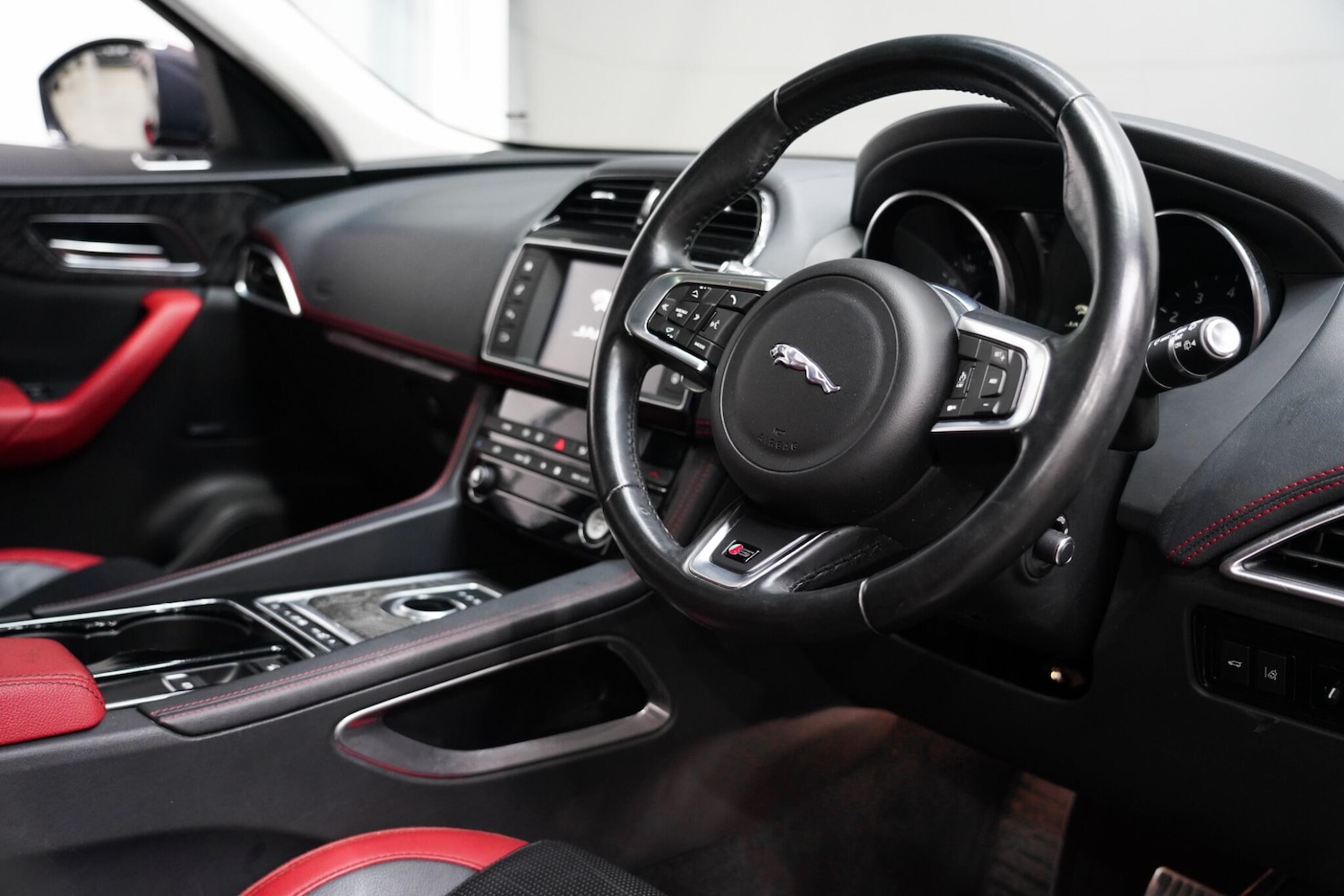 Used Jaguar F-Pace 2016 for sale - 76658372: Photo 10