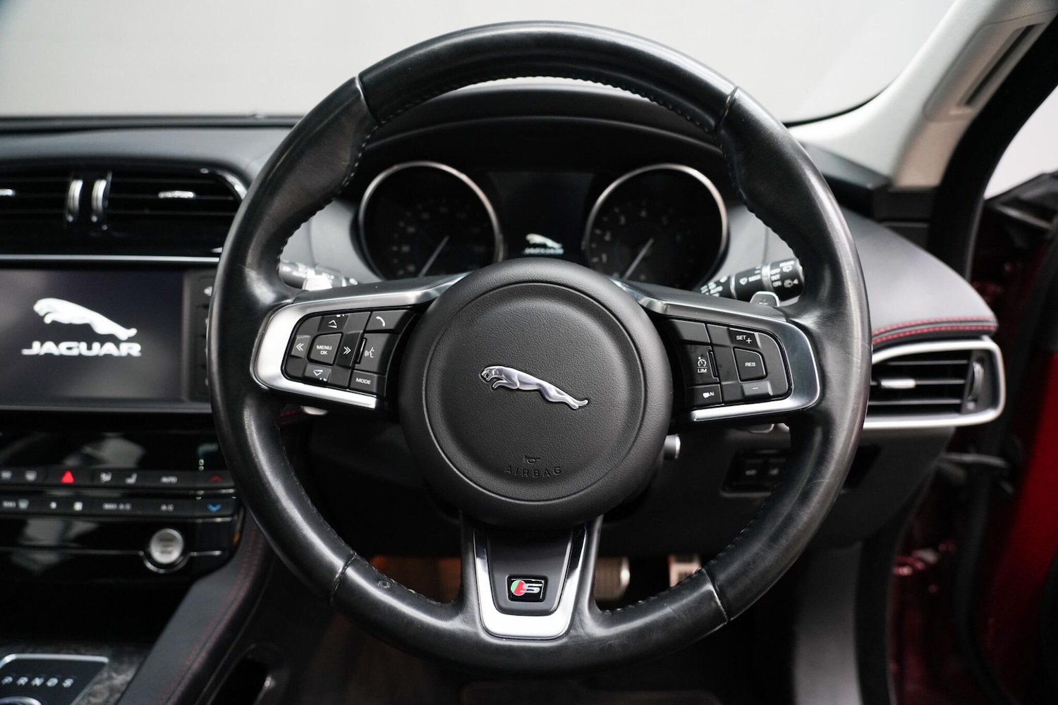 Used Jaguar F-Pace 2016 for sale - 76658372: Photo 11