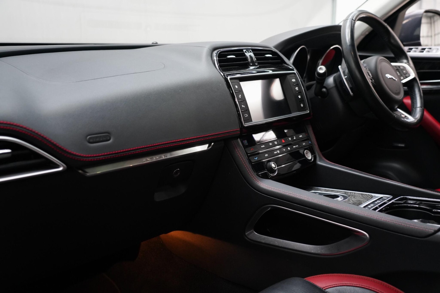 Used Jaguar F-Pace 2016 for sale - 76658372: Photo 12