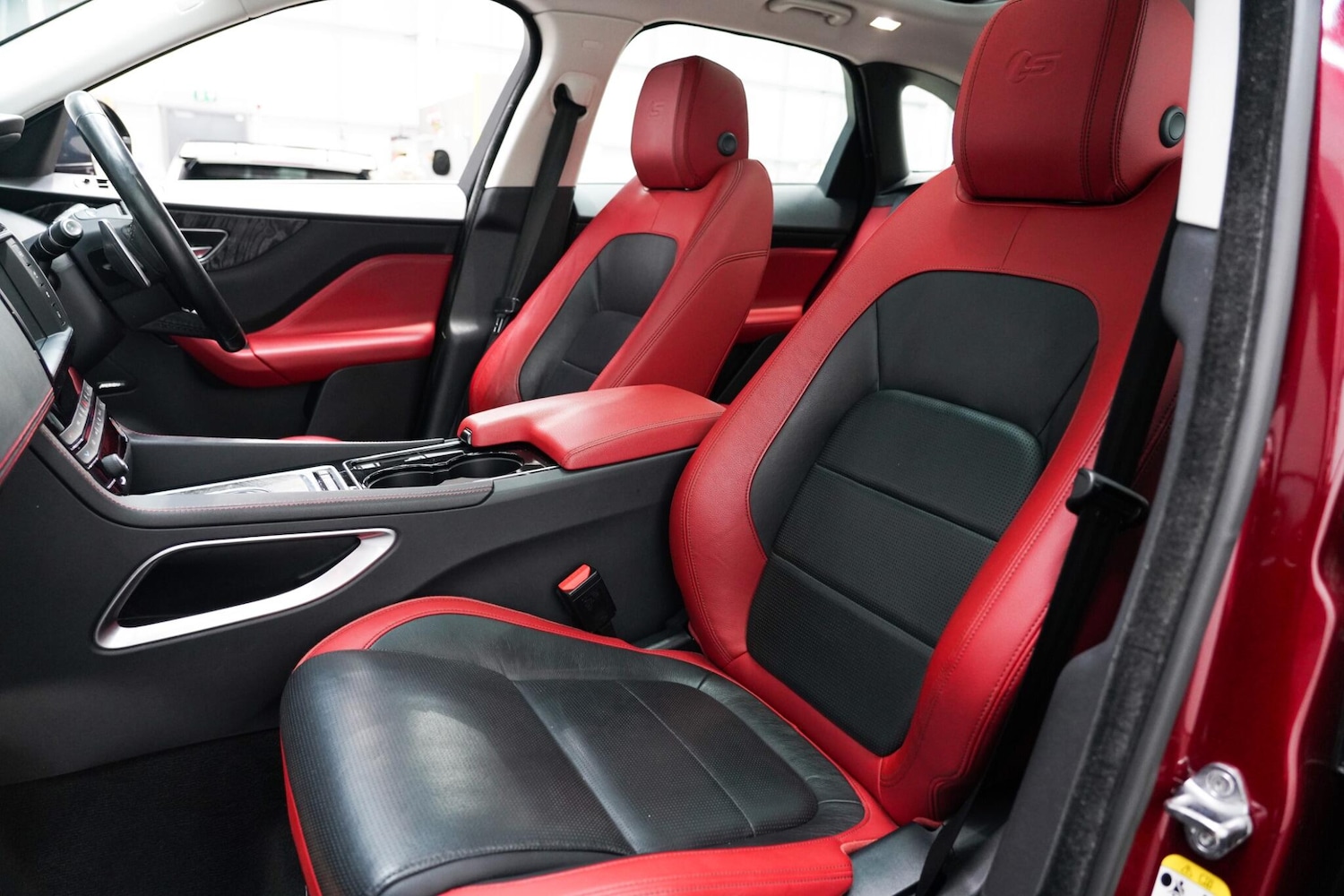 Used Jaguar F-Pace 2016 for sale - 76658372: Photo 13