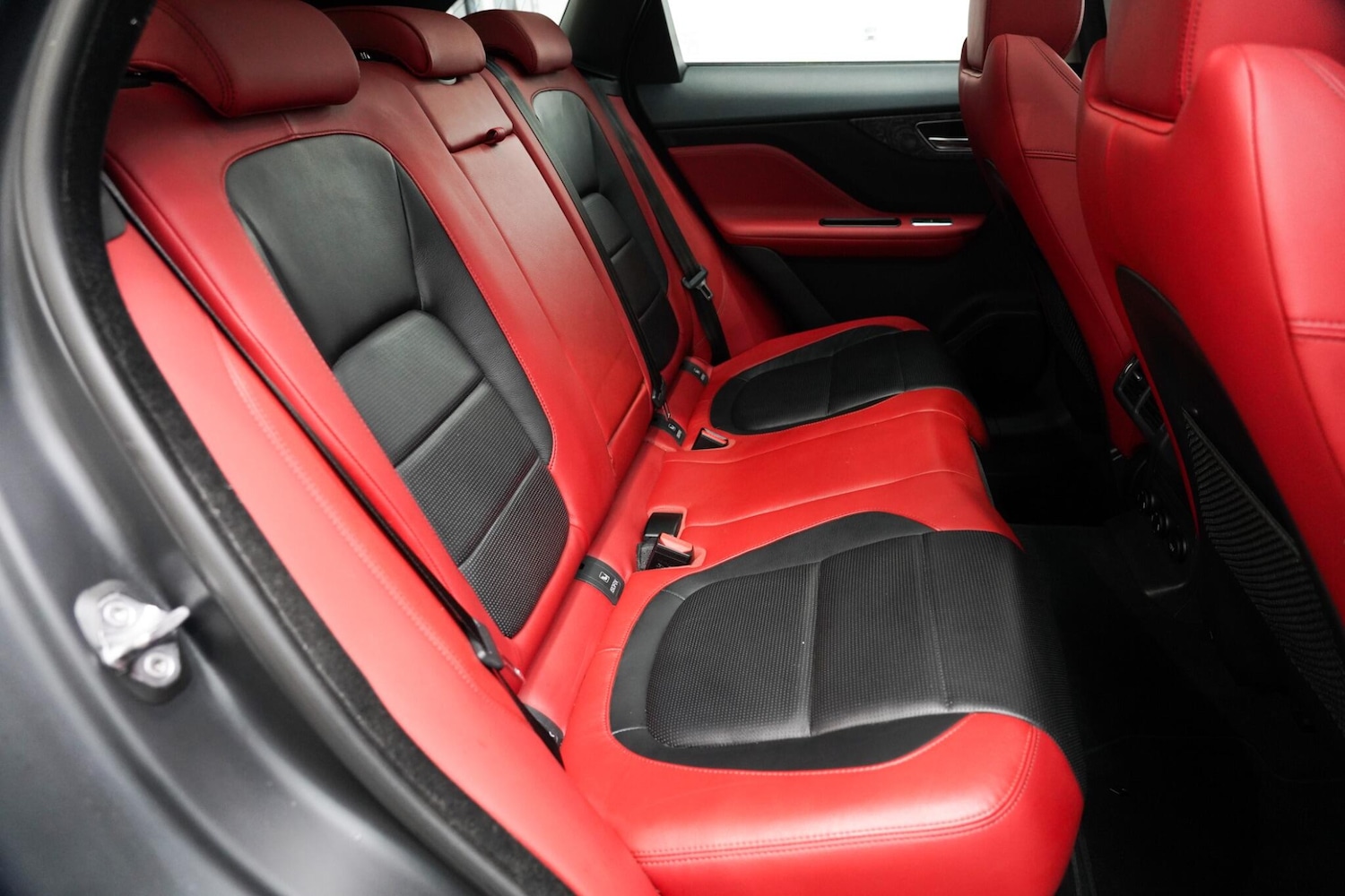 Used Jaguar F-Pace 2016 for sale - 76658372: Photo 14