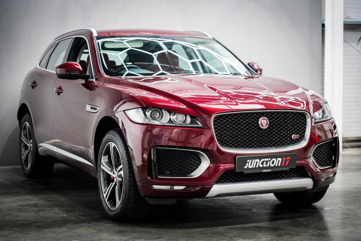 Used Jaguar F-Pace 2016 for sale - 76658372: Photo 3