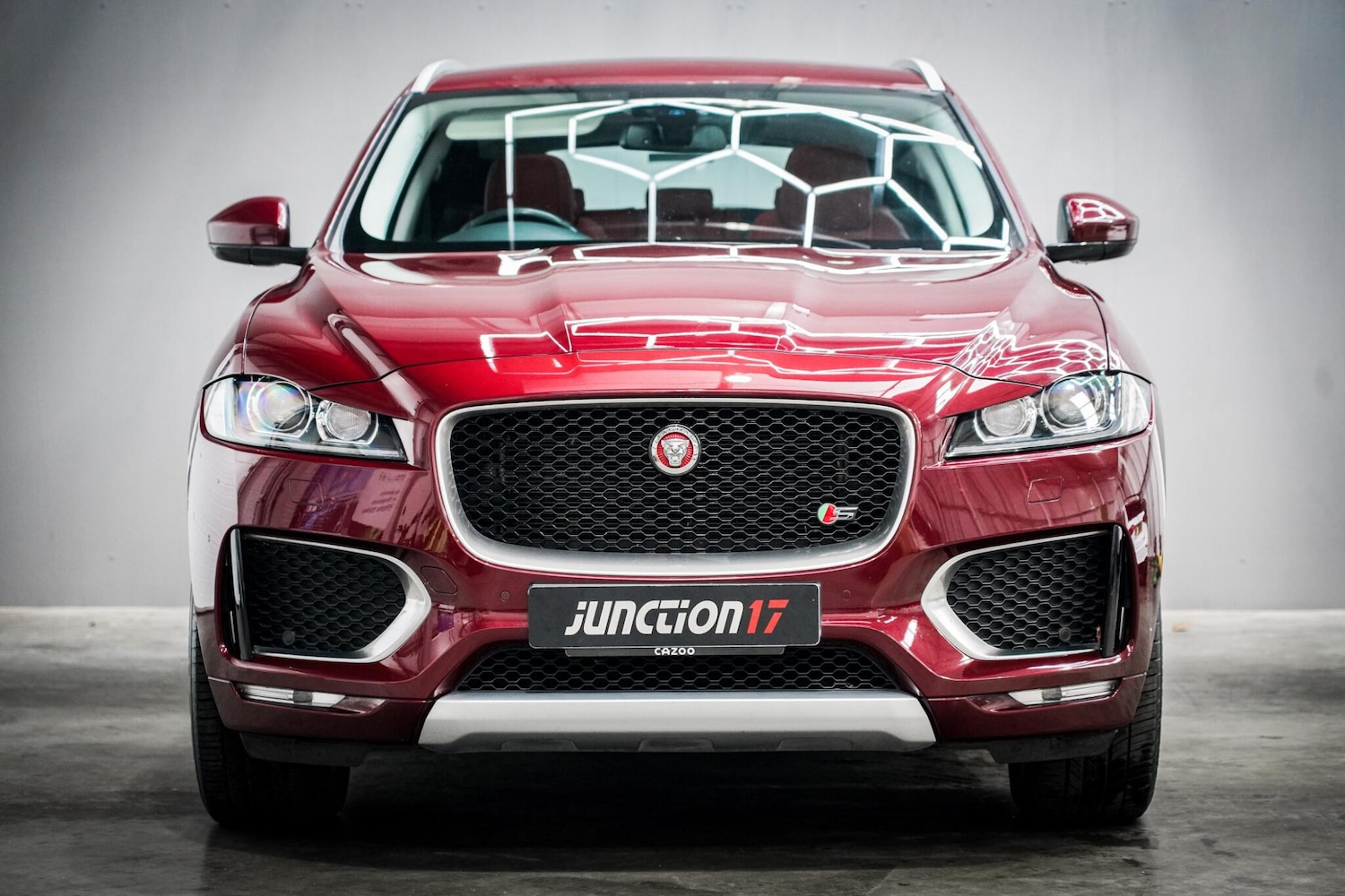 Used Jaguar F-Pace 2016 for sale - 76658372: Photo 4