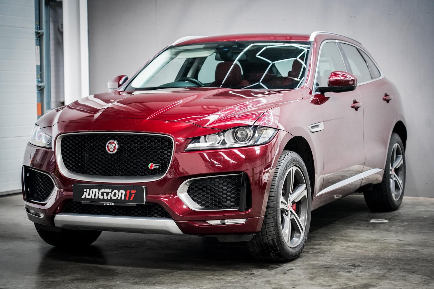 Used Jaguar F-Pace 2016 for sale - 76658372: Photo 5