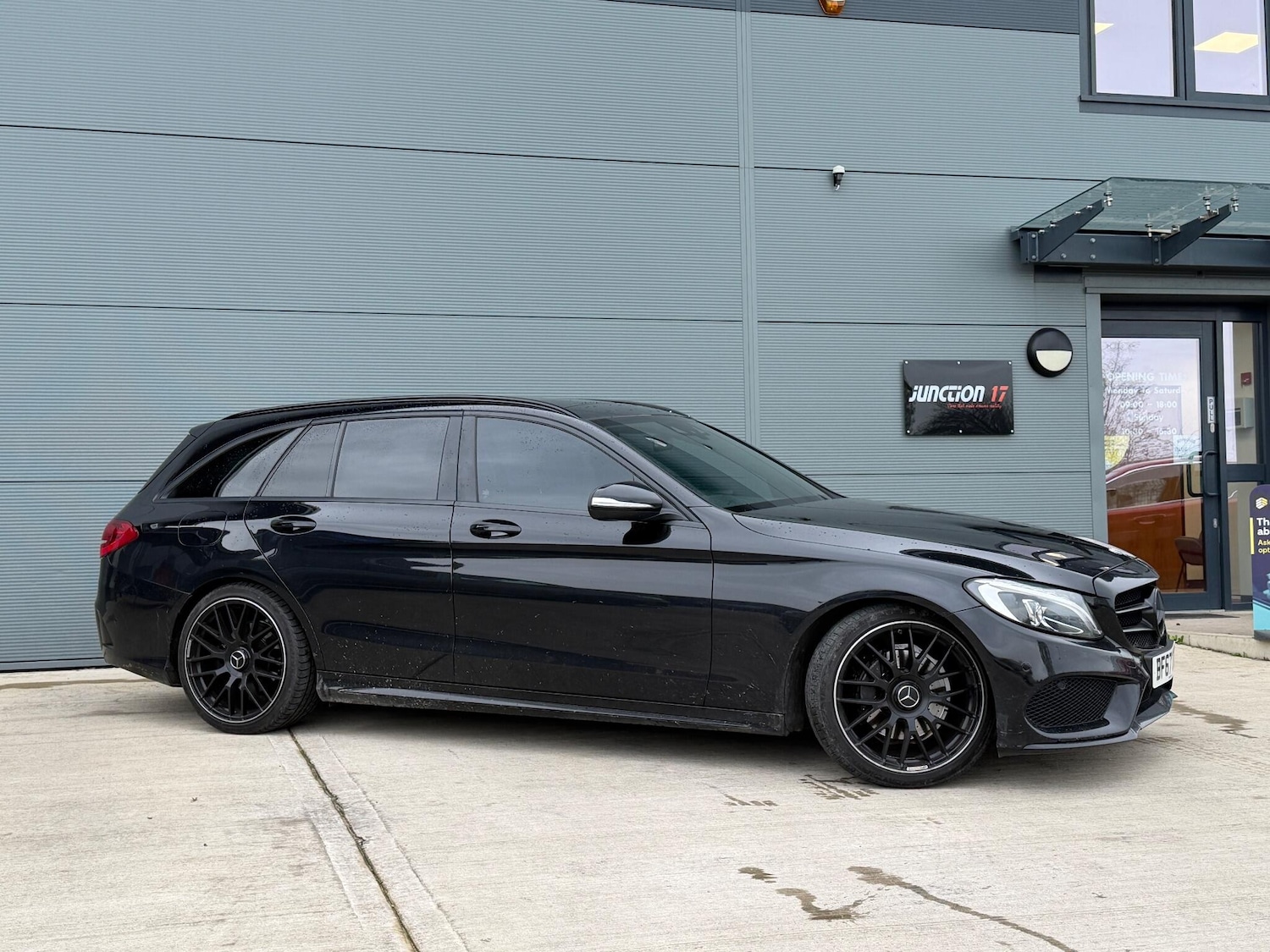 Used Mercedes-Benz C Class 2017 for sale - 76975694: Photo 2