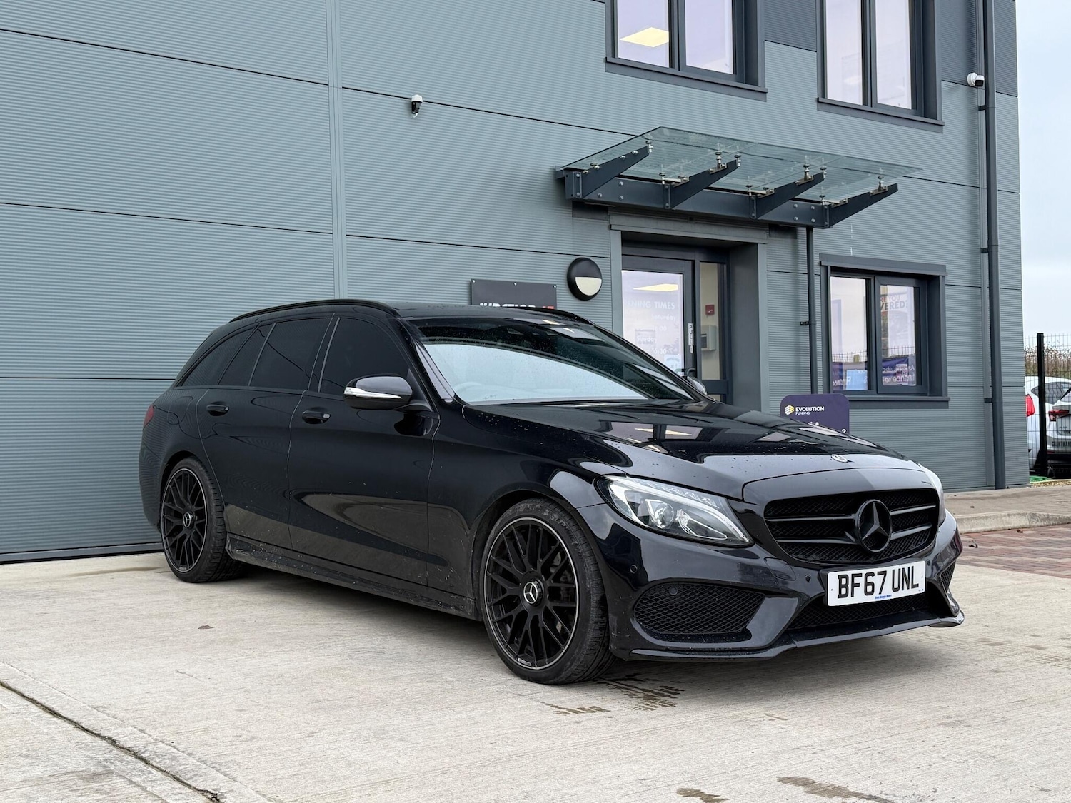 Used Mercedes-Benz C Class 2017 for sale - 76975694: Photo 3