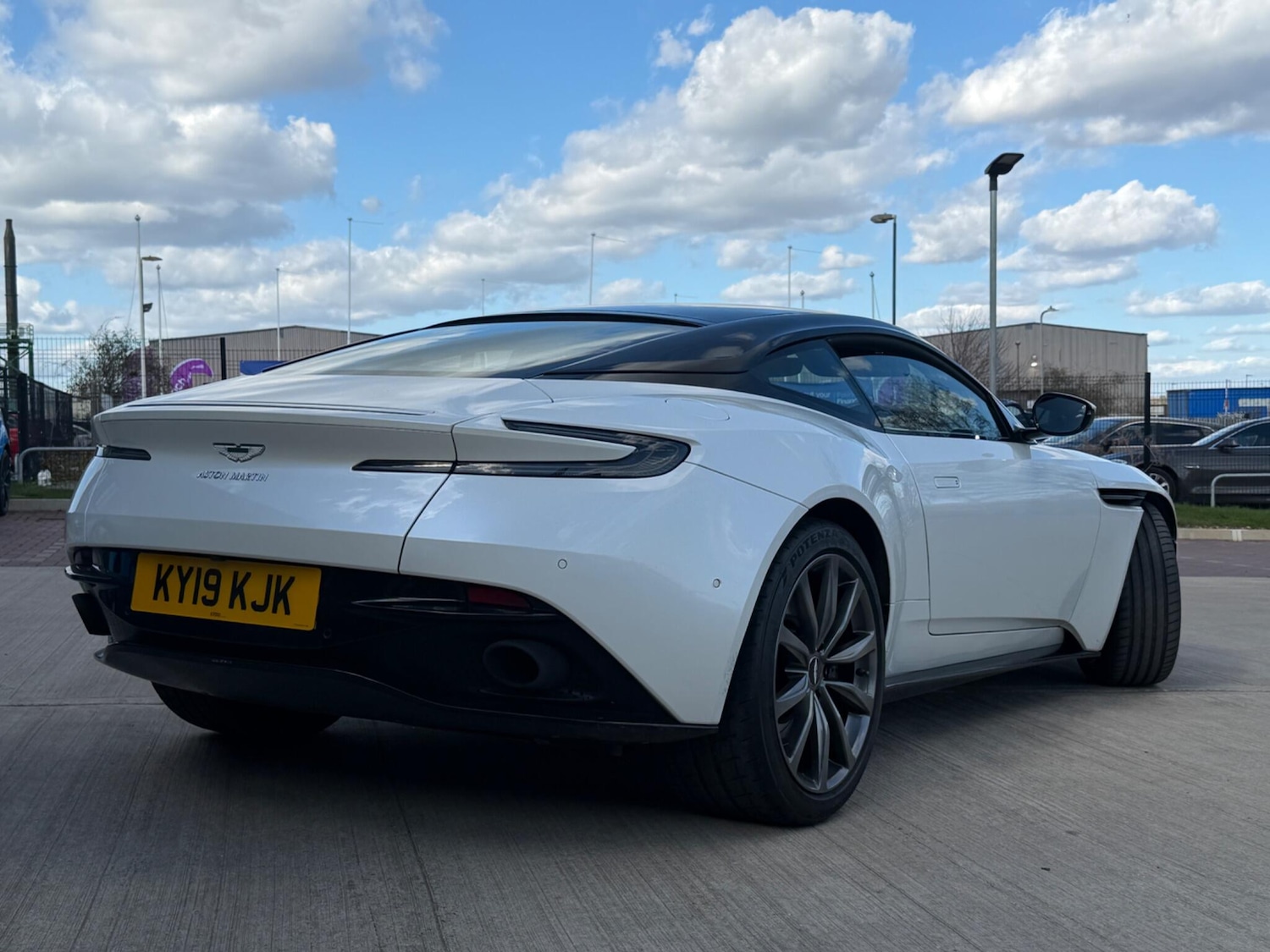 Used Aston Martin DB11 2019 for sale - 78033691: Photo 2