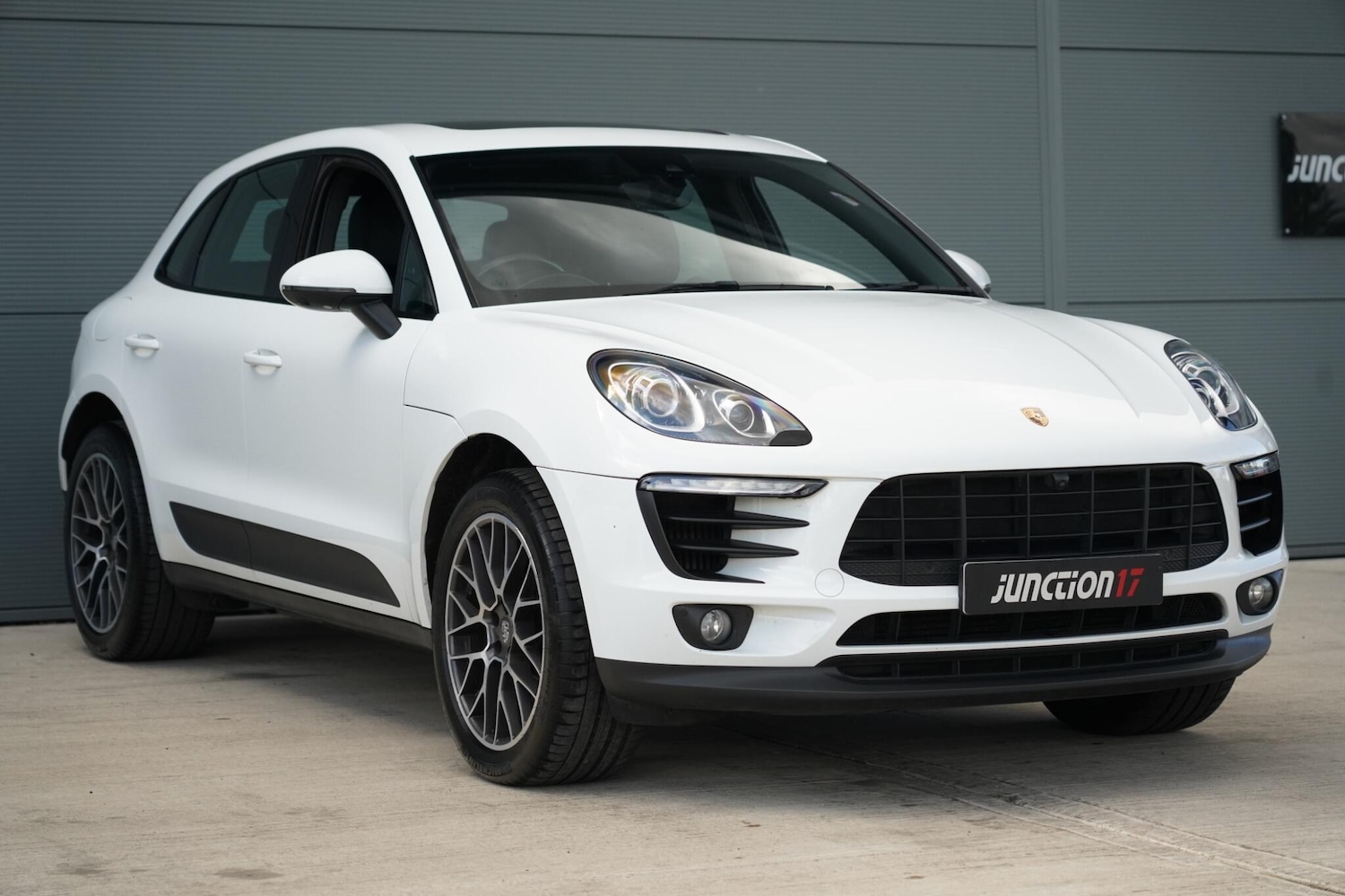 Used Porsche Macan 2015 for sale - 76659393: Photo 4