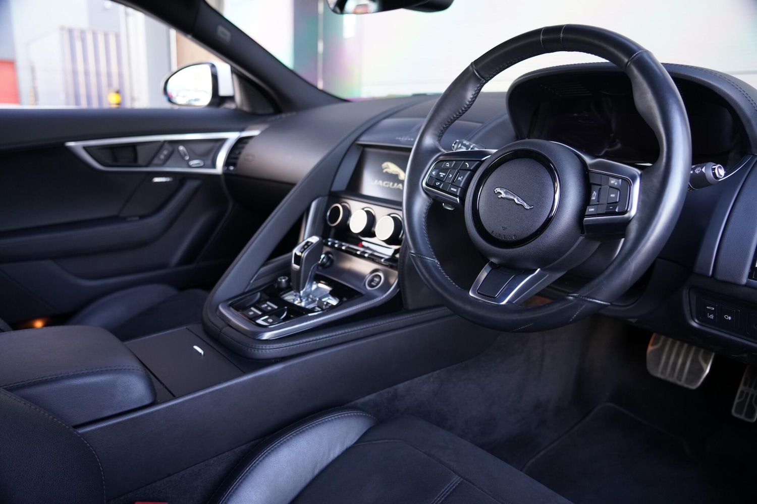 Used Jaguar F-Type 2019 for sale - 76657634: Photo 2