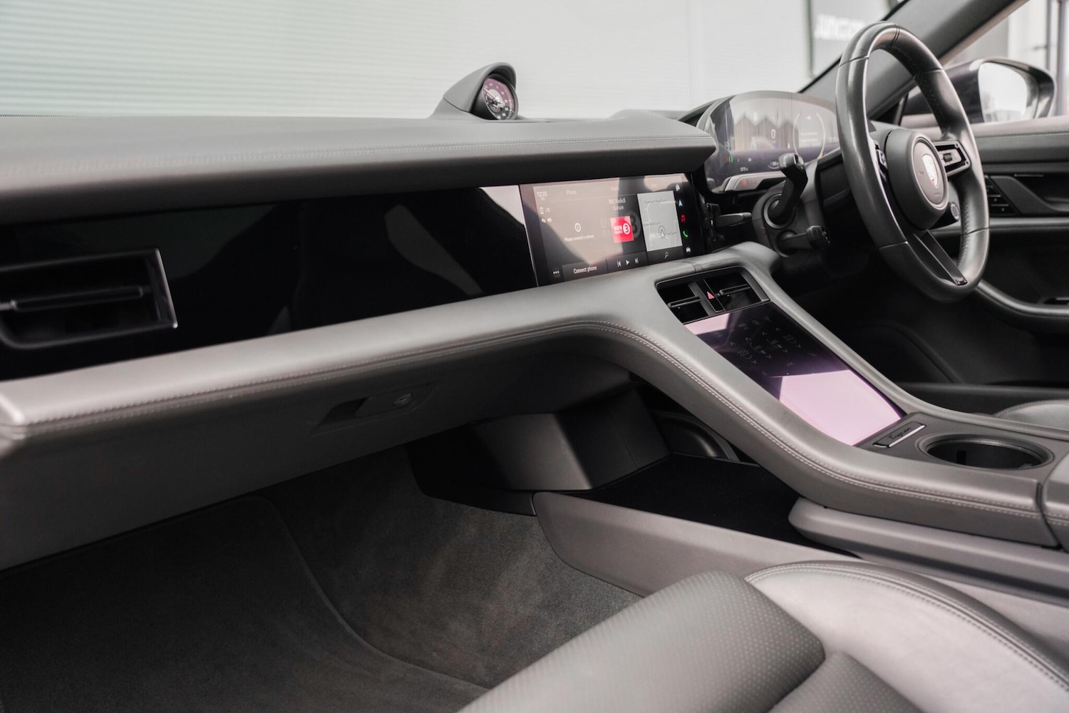 Used Porsche Taycan 2020 for sale - 76913098: Photo 12