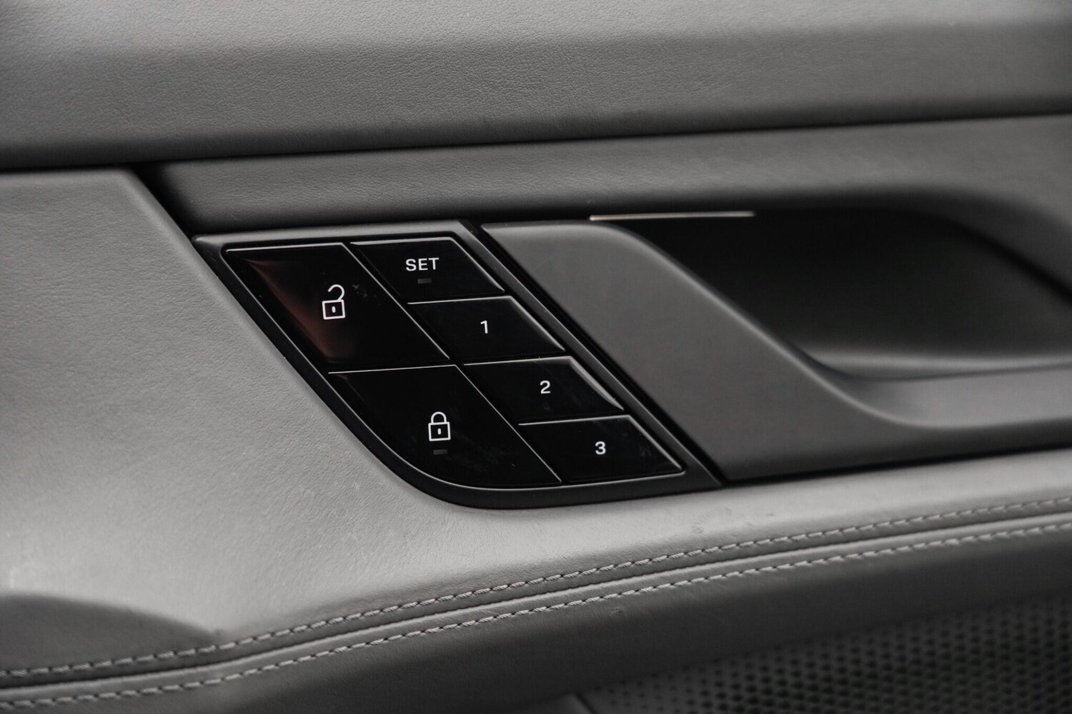 Used Porsche Taycan 2020 for sale - 76913098: Photo 25